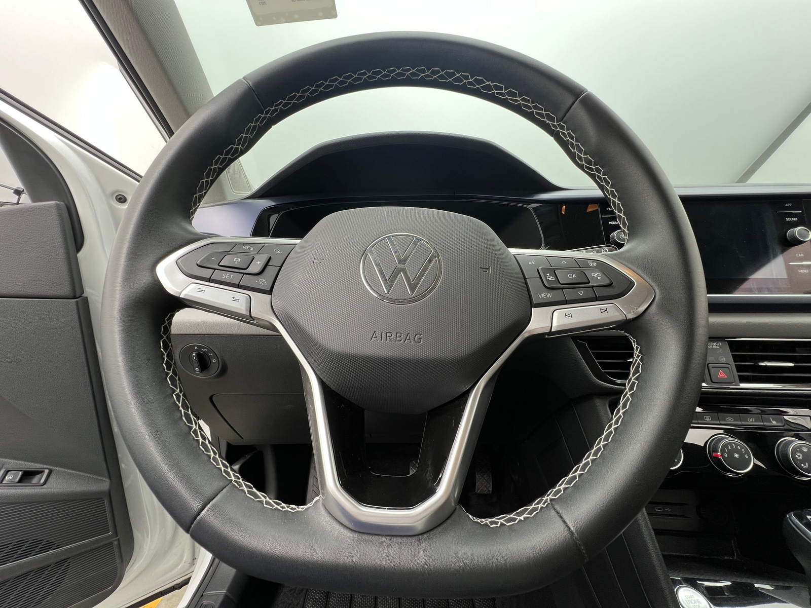 Thumbnail: 2023 Volkswagen Taos - 4