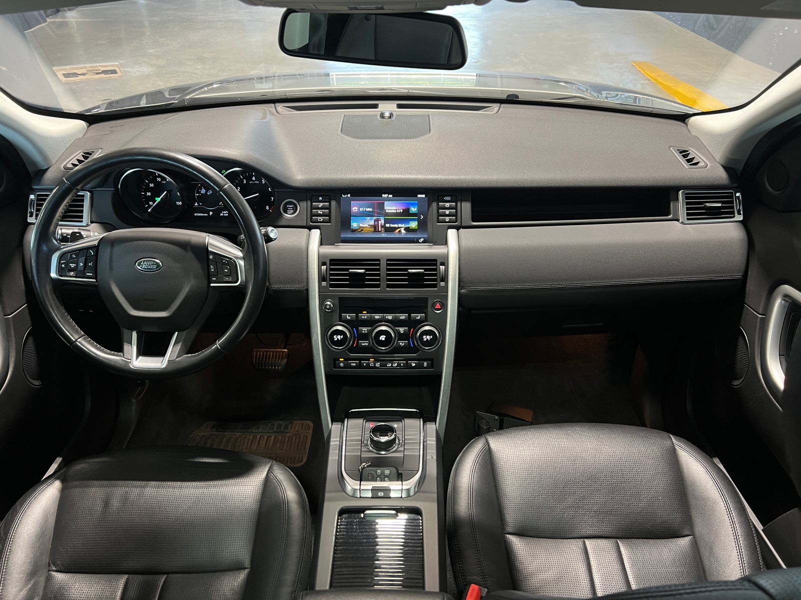 Thumbnail: 2018 Land Rover Discovery Sport - 2