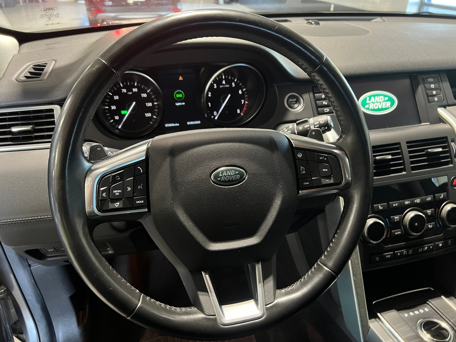 Thumbnail: 2018 Land Rover Discovery Sport - 4