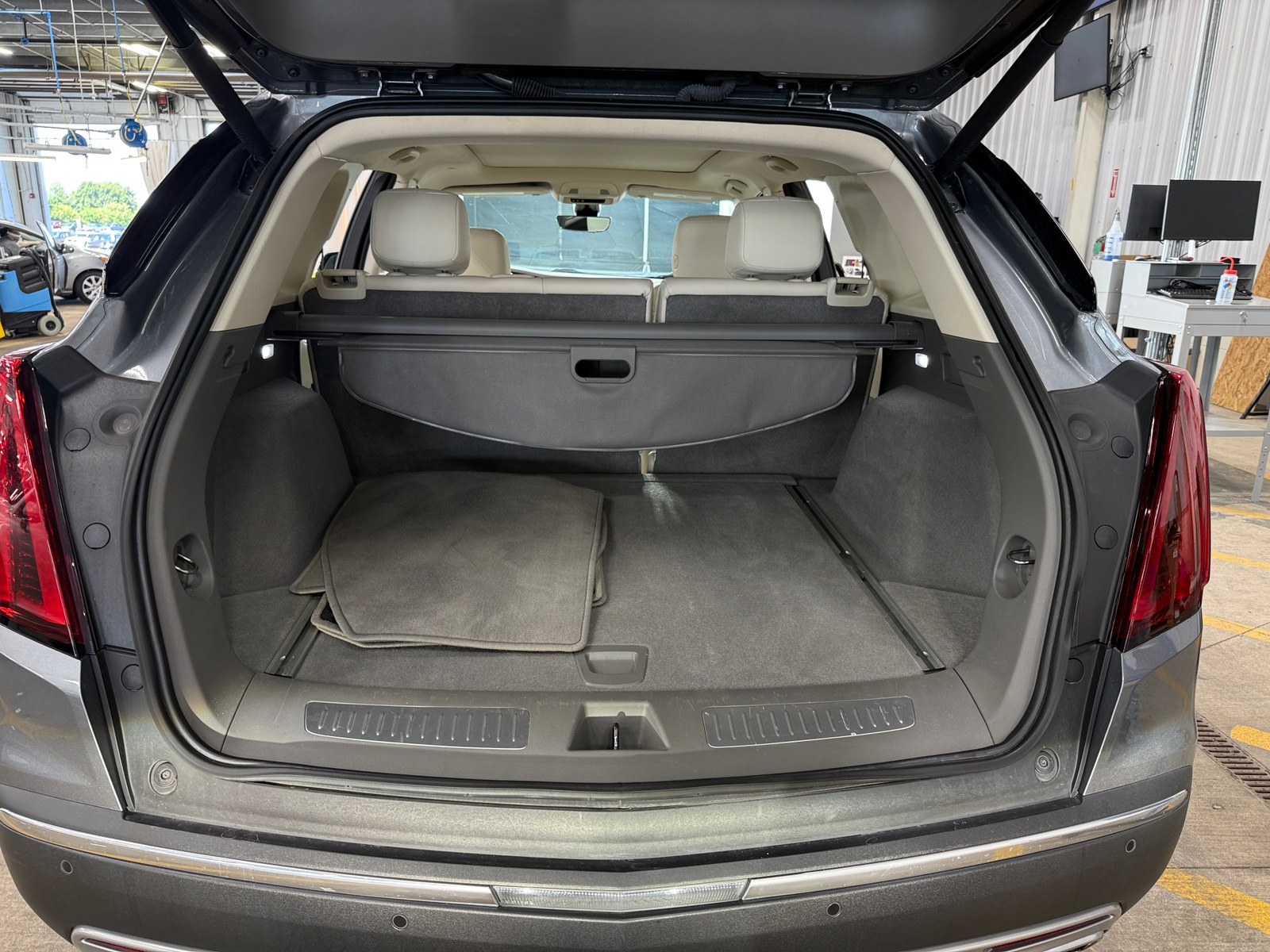 Thumbnail: 2021 Cadillac XT5 - 6