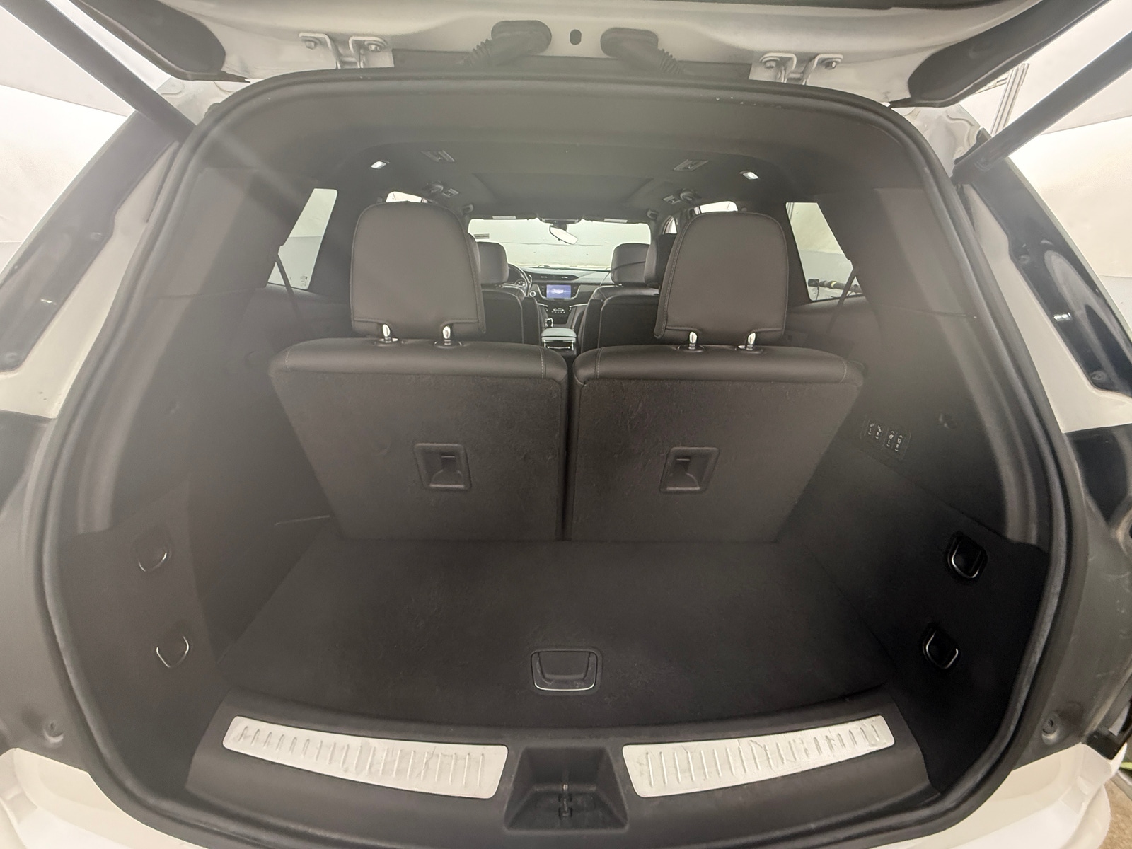 Thumbnail: 2022 Cadillac XT6 - 6