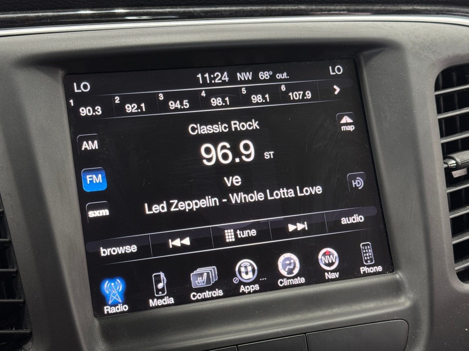 Thumbnail: 2015 Chrysler 200 - 3