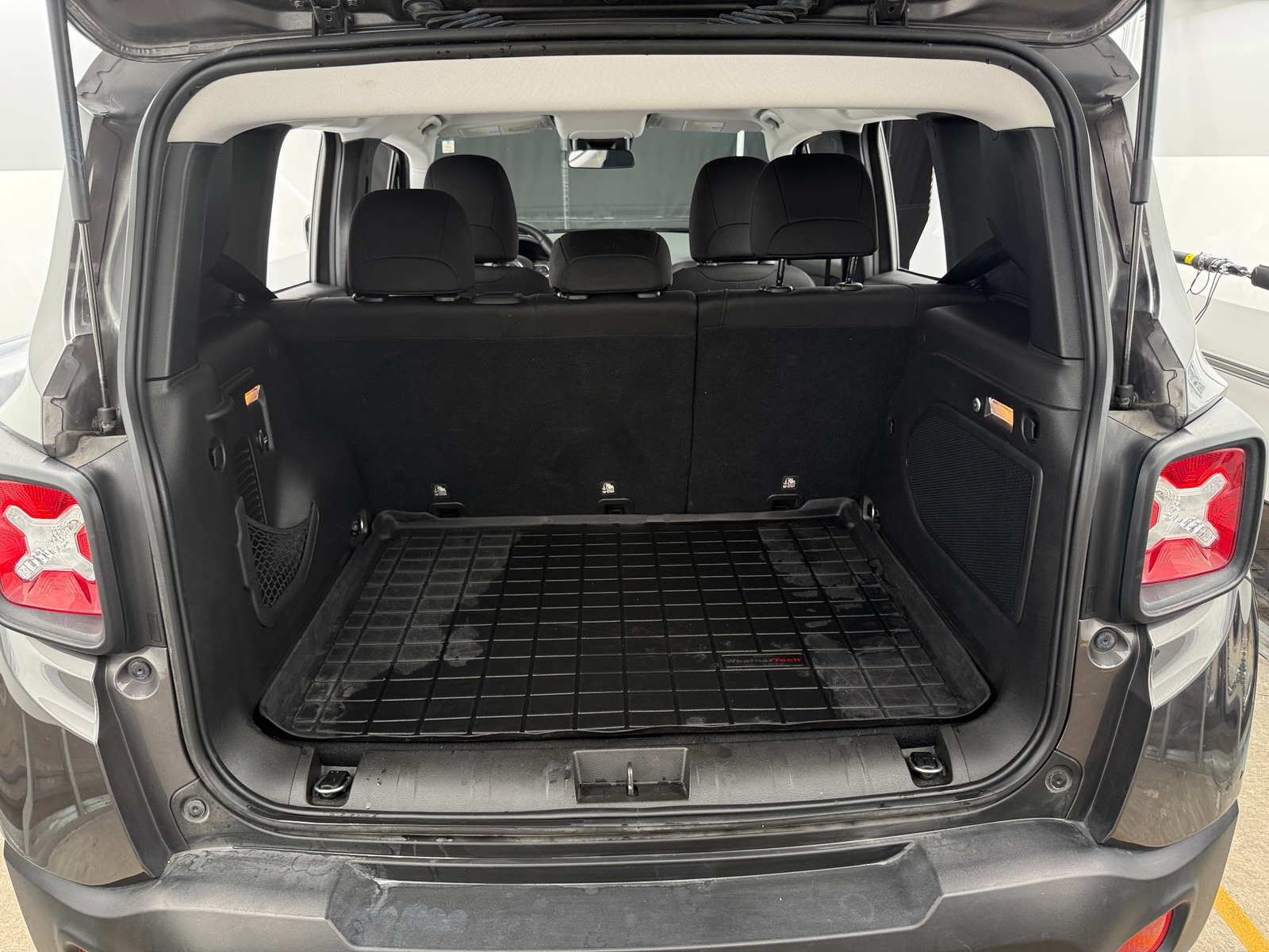 Thumbnail: 2017 Jeep Renegade - 7