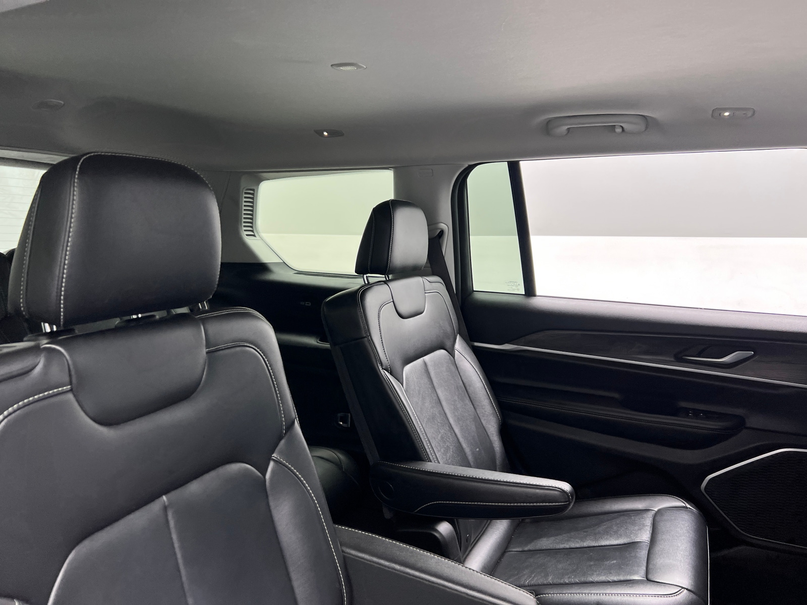 Thumbnail: 2022 Jeep Grand Cherokee L - 5