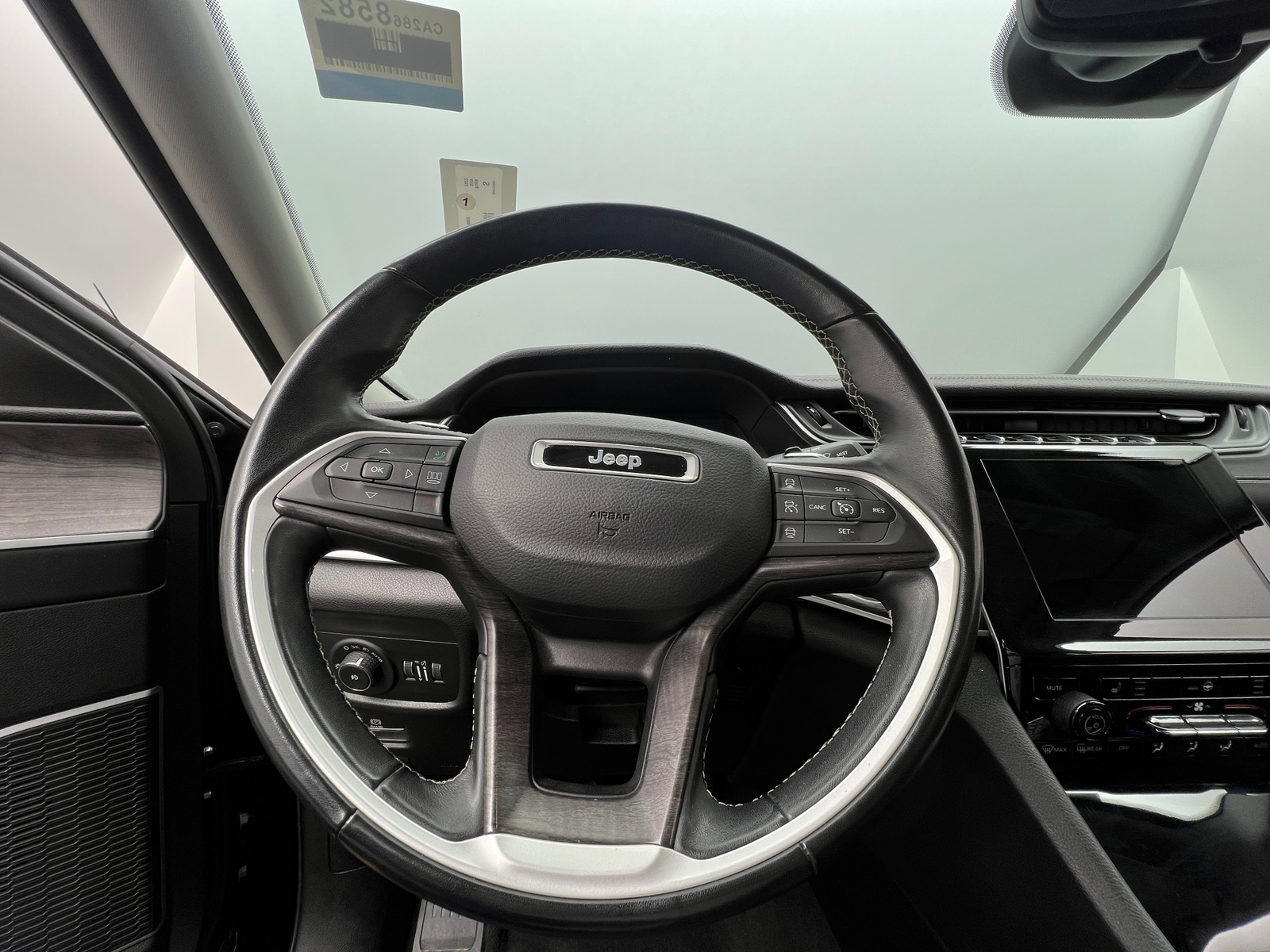 Thumbnail: 2022 Jeep Grand Cherokee L - 4