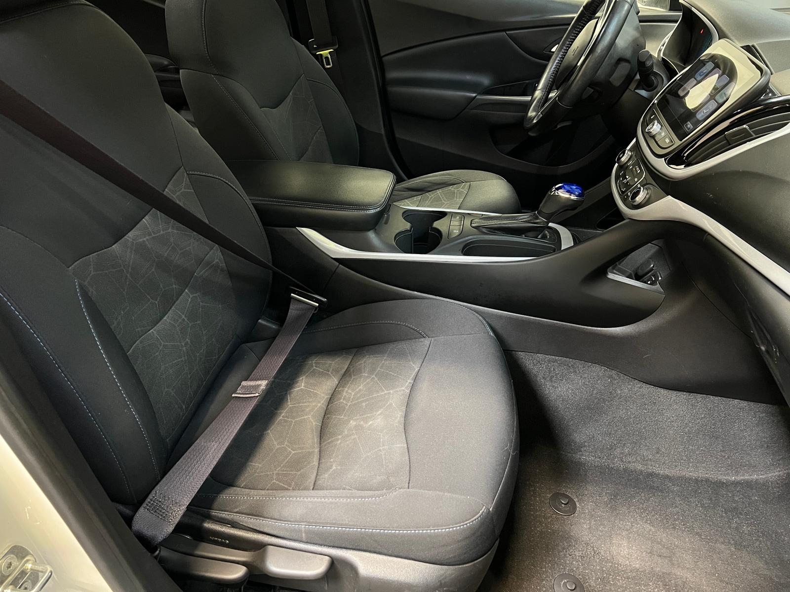 Thumbnail: 2017 Chevrolet Volt - 2