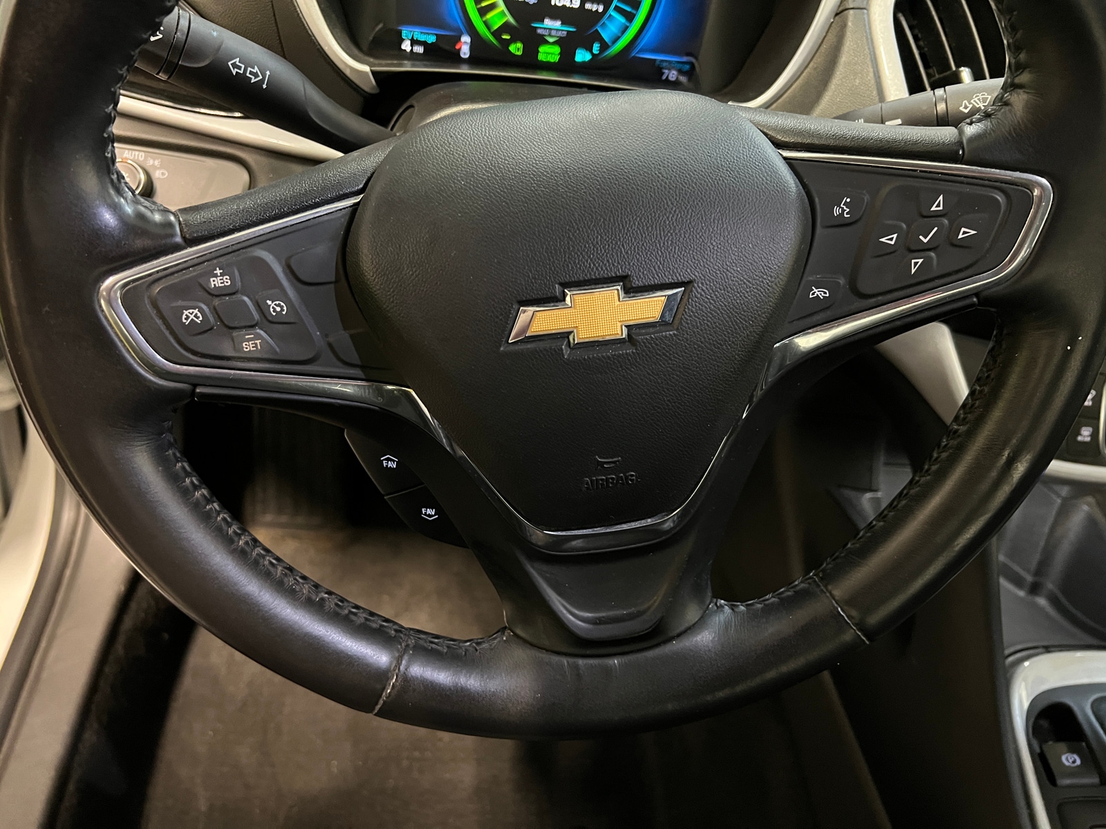 Thumbnail: 2017 Chevrolet Volt - 5