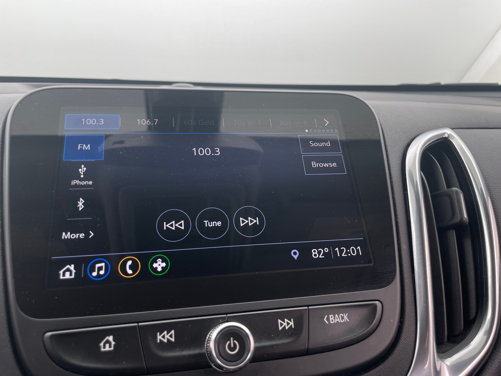 Thumbnail: 2020 Chevrolet Equinox - 3