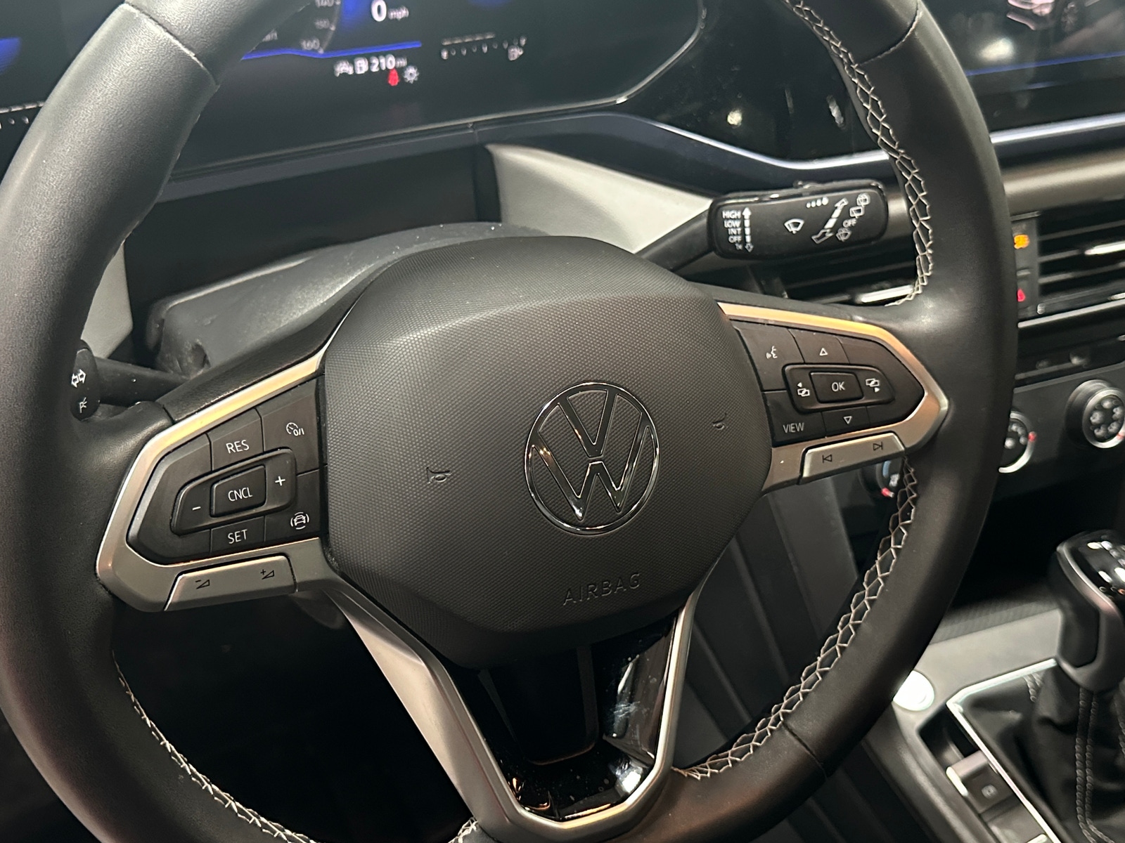 Thumbnail: 2022 Volkswagen Taos - 4