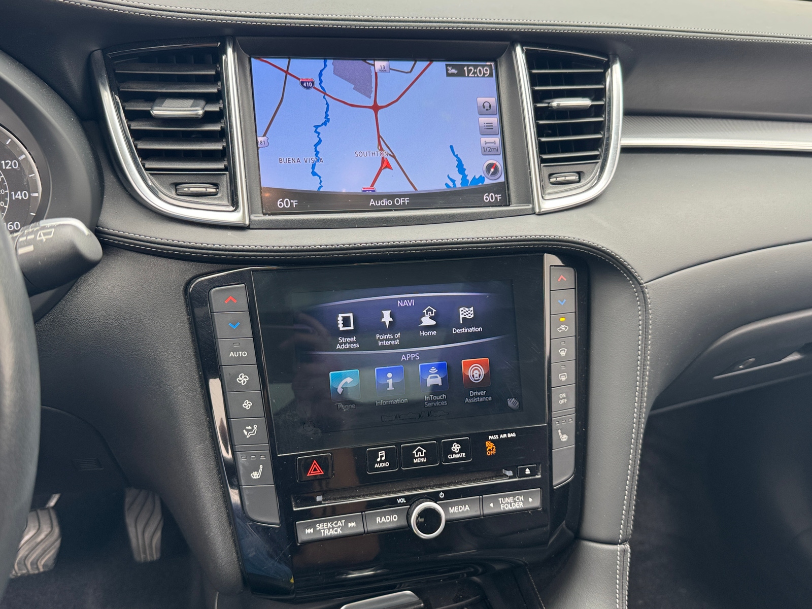 Thumbnail: 2019 INFINITI QX50 - 3