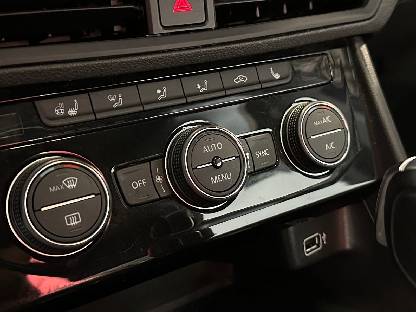 Thumbnail: 2019 Volkswagen Jetta - 4