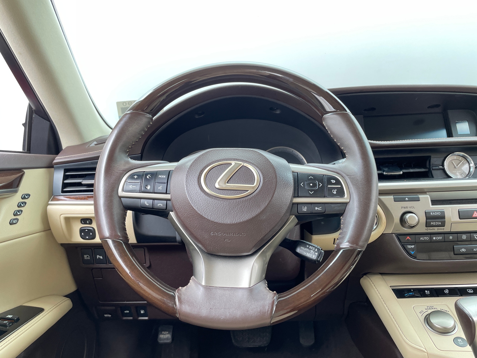 Thumbnail: 2016 Lexus ES - 4