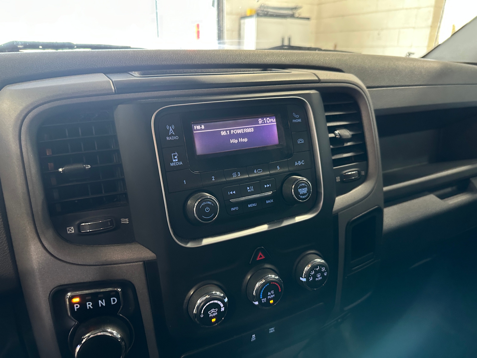Thumbnail: 2019 RAM 1500 Classic - 4