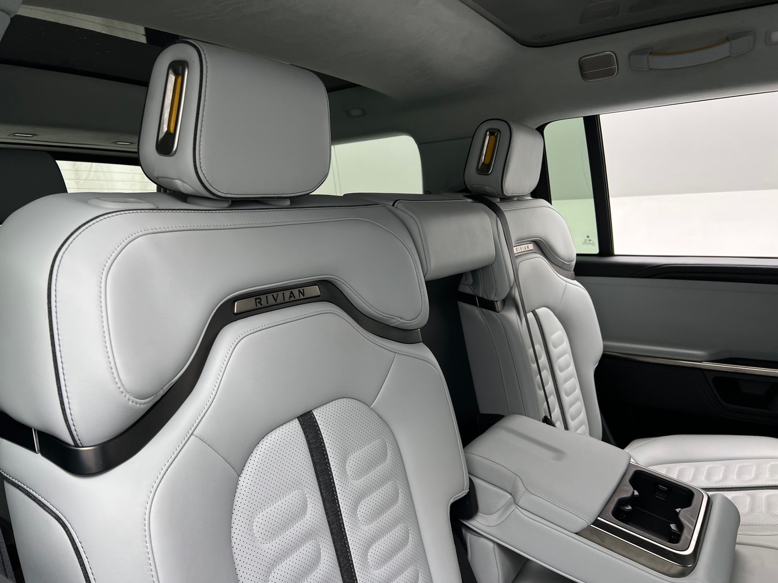 Thumbnail: 2023 Rivian R1S - 5