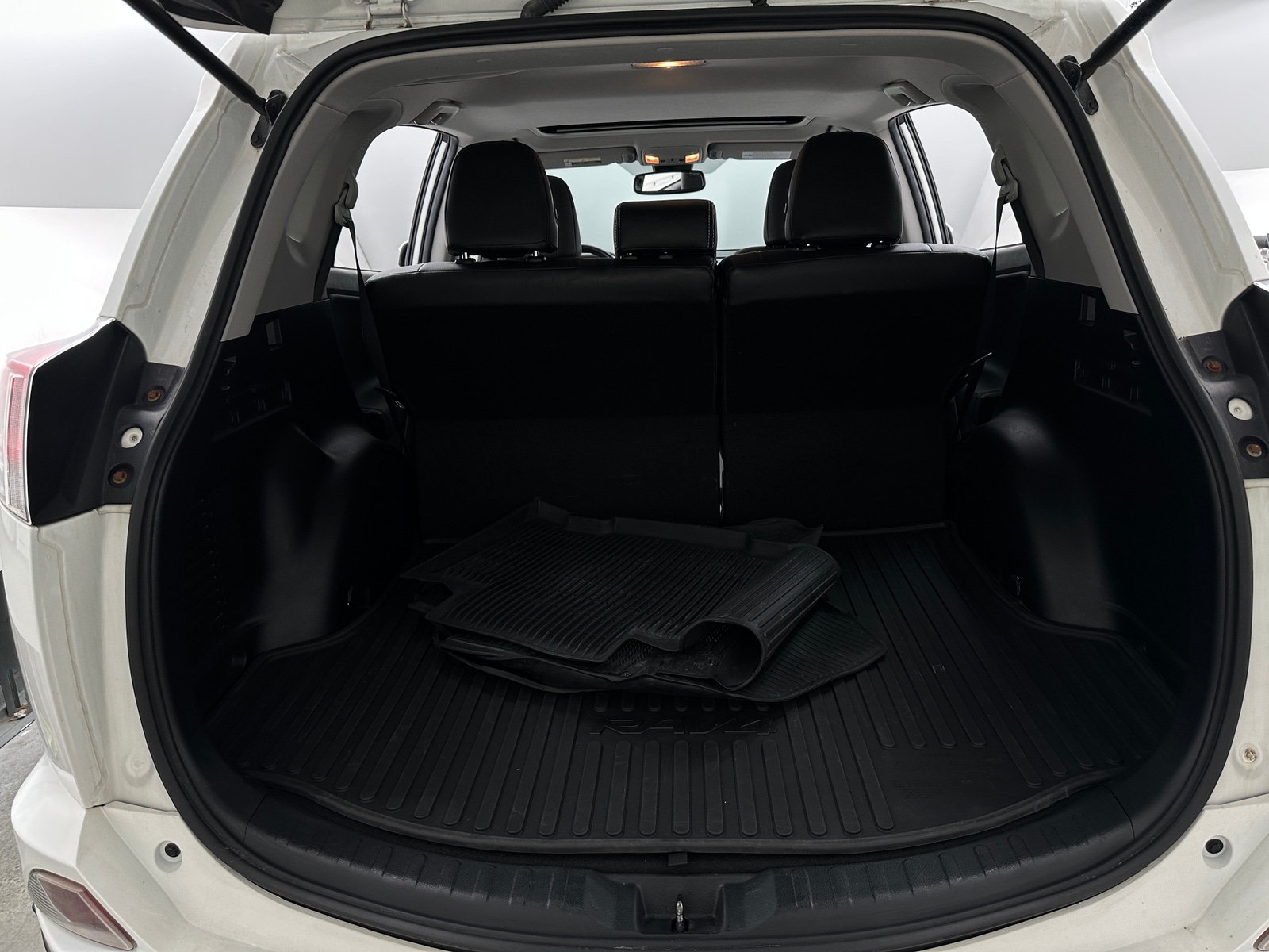 Thumbnail: 2018 Toyota RAV4 - 7