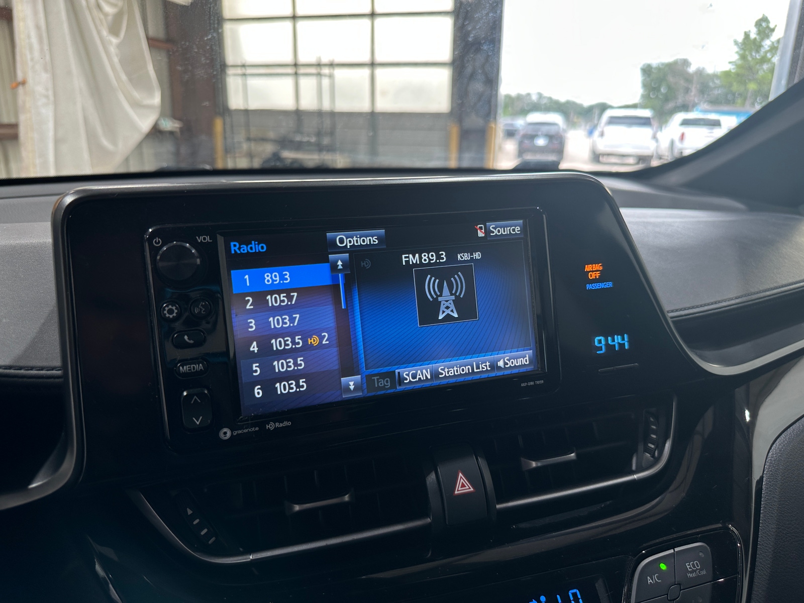 Thumbnail: 2018 Toyota C-HR - 4