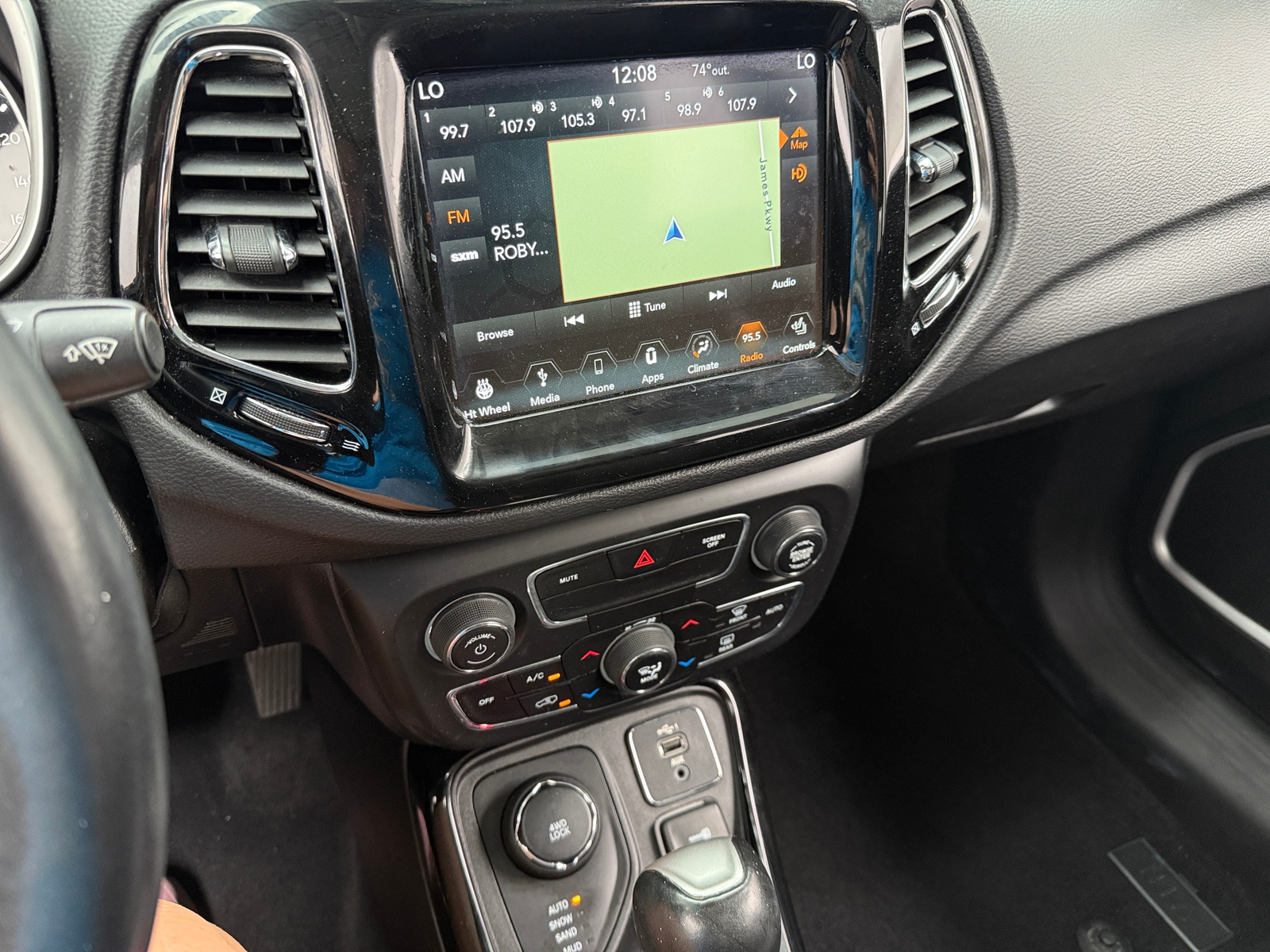 Thumbnail: 2019 Jeep Compass - 3