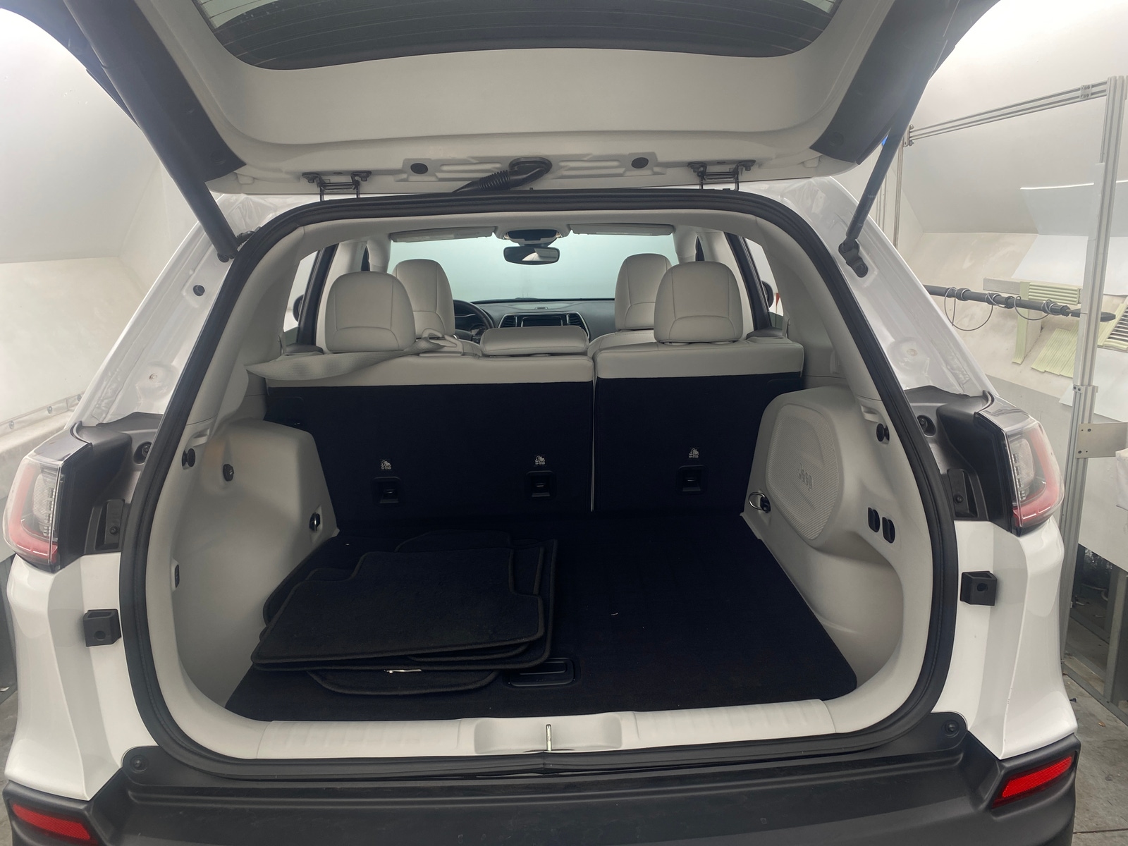 Thumbnail: 2019 Jeep Cherokee - 6