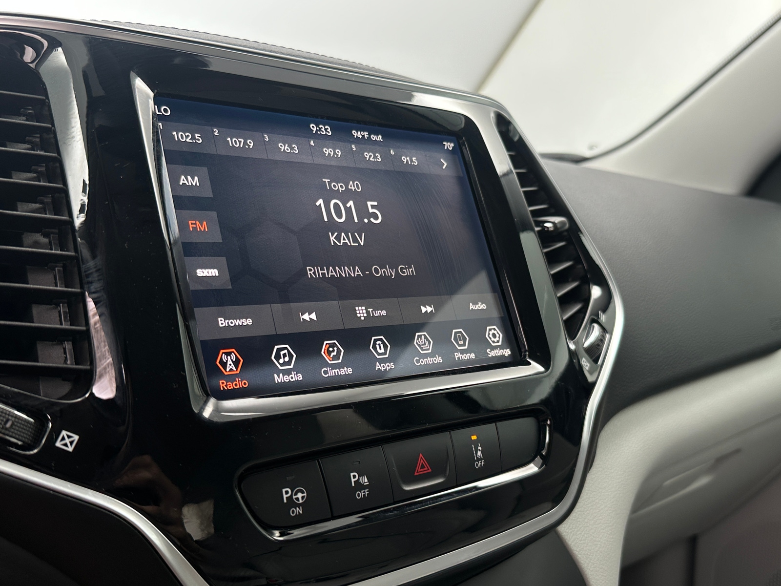 Thumbnail: 2019 Jeep Cherokee - 3