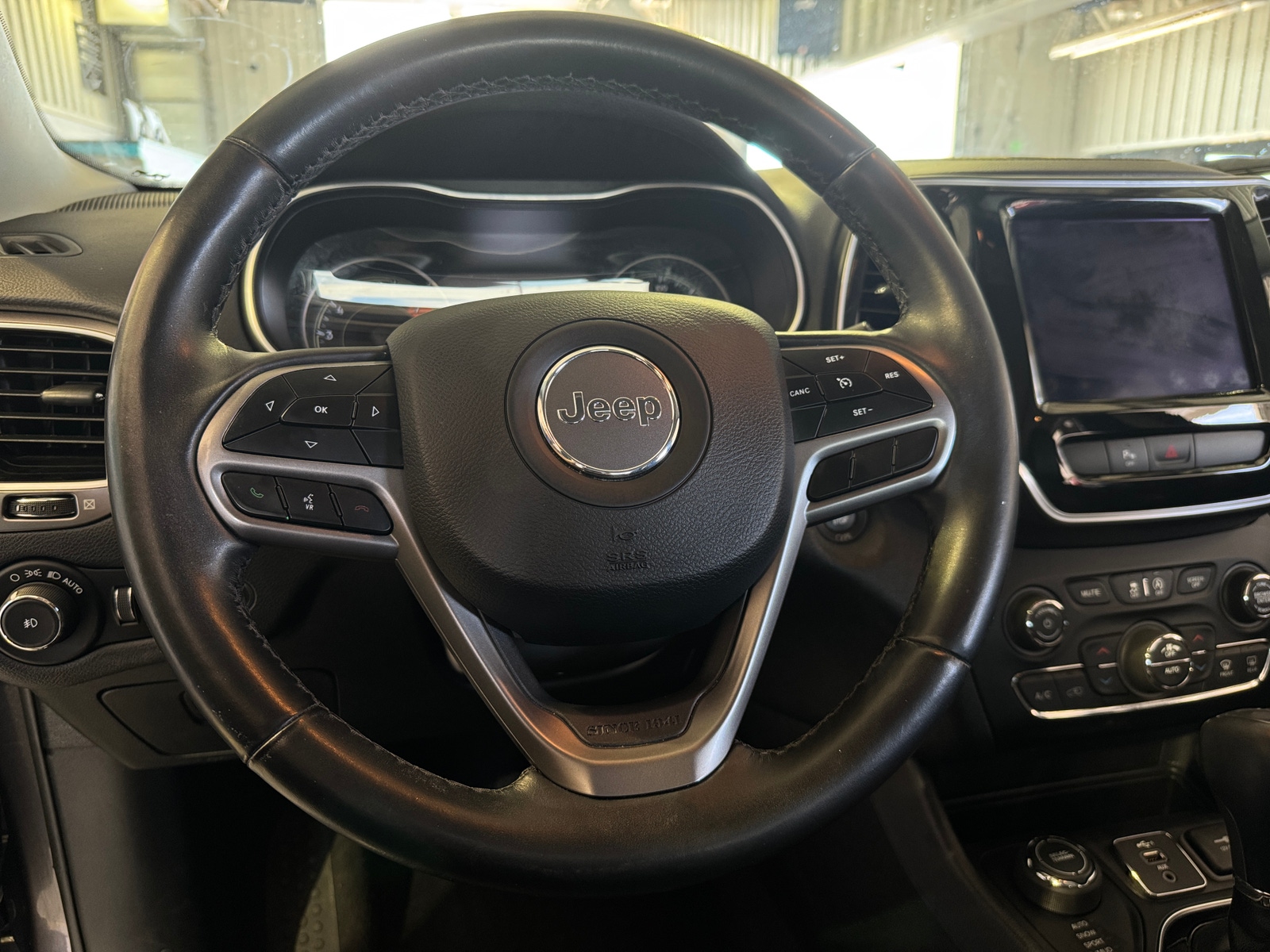 Thumbnail: 2019 Jeep Cherokee - 5