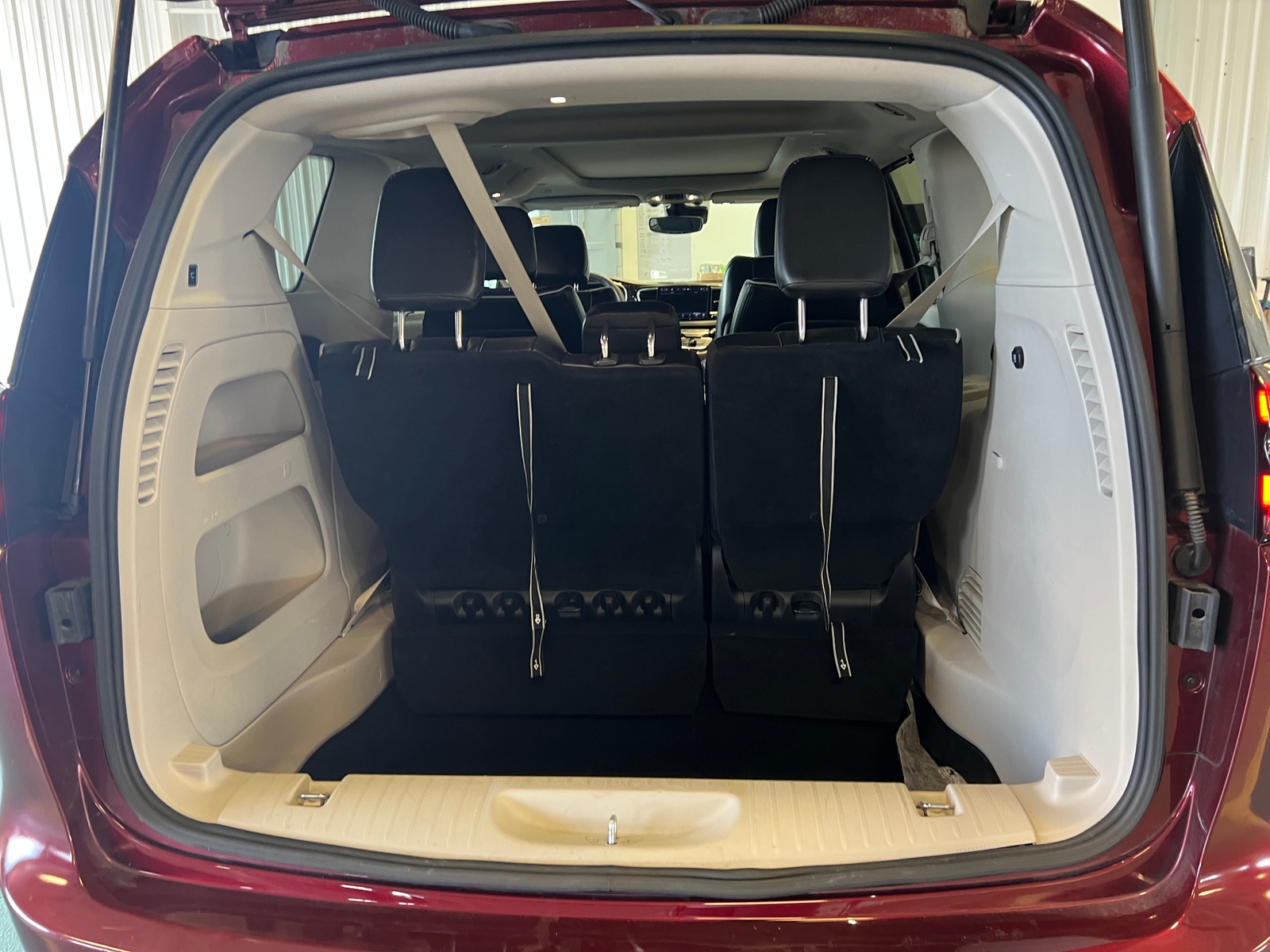Thumbnail: 2023 Chrysler Pacifica - 6