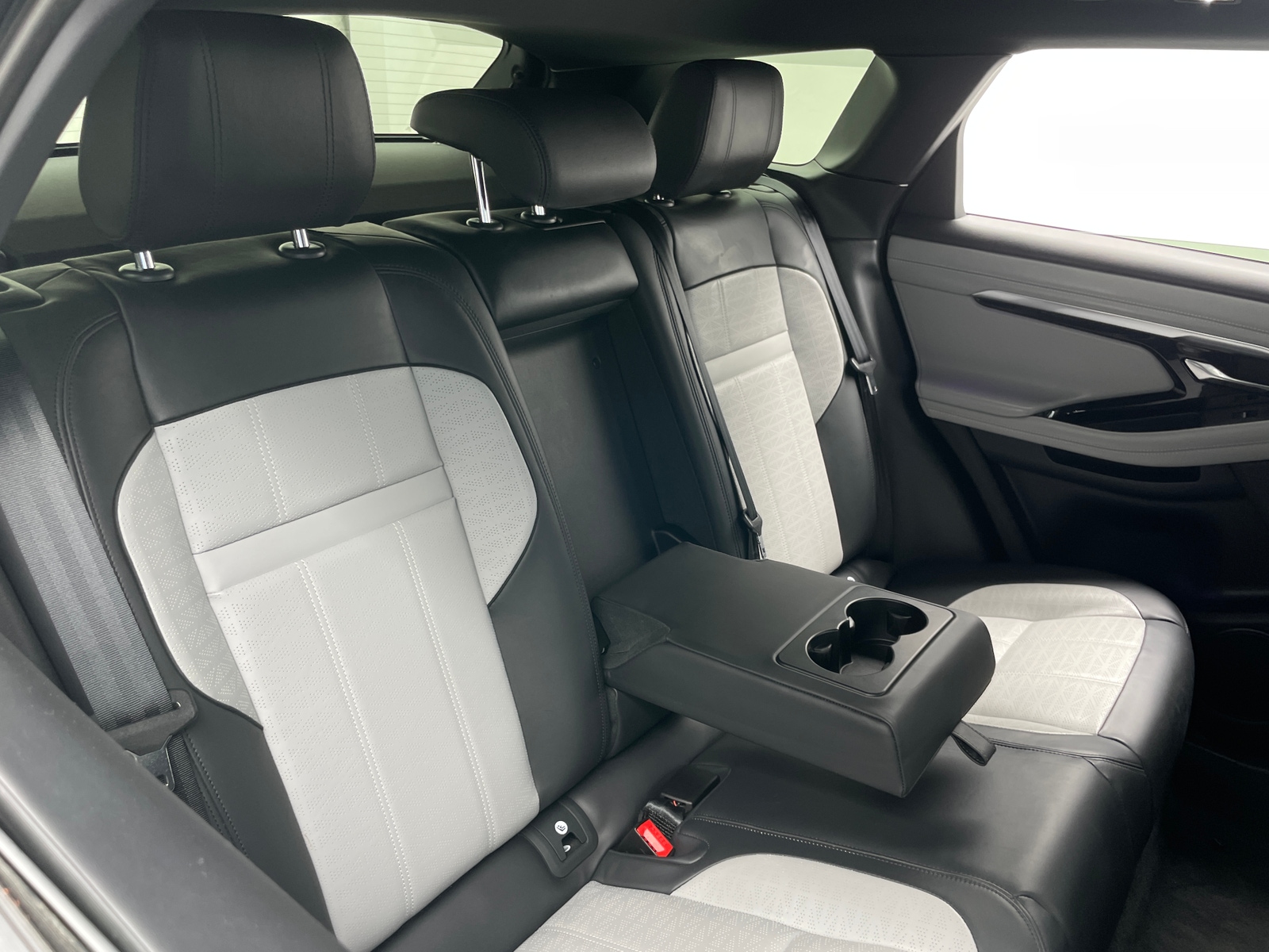 Thumbnail: 2020 Land Rover Range Rover Evoque - 5