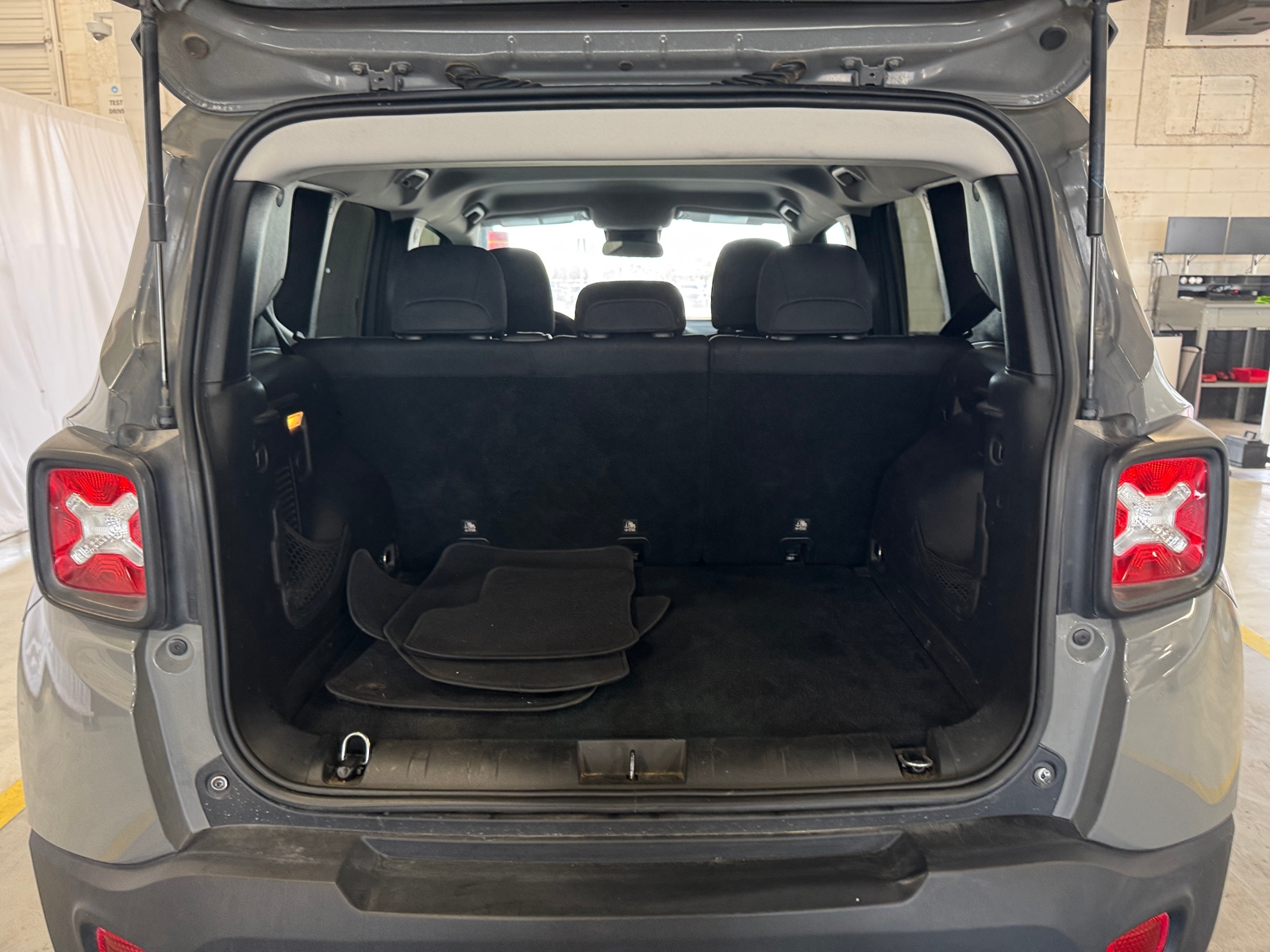Thumbnail: 2019 Jeep Renegade - 7
