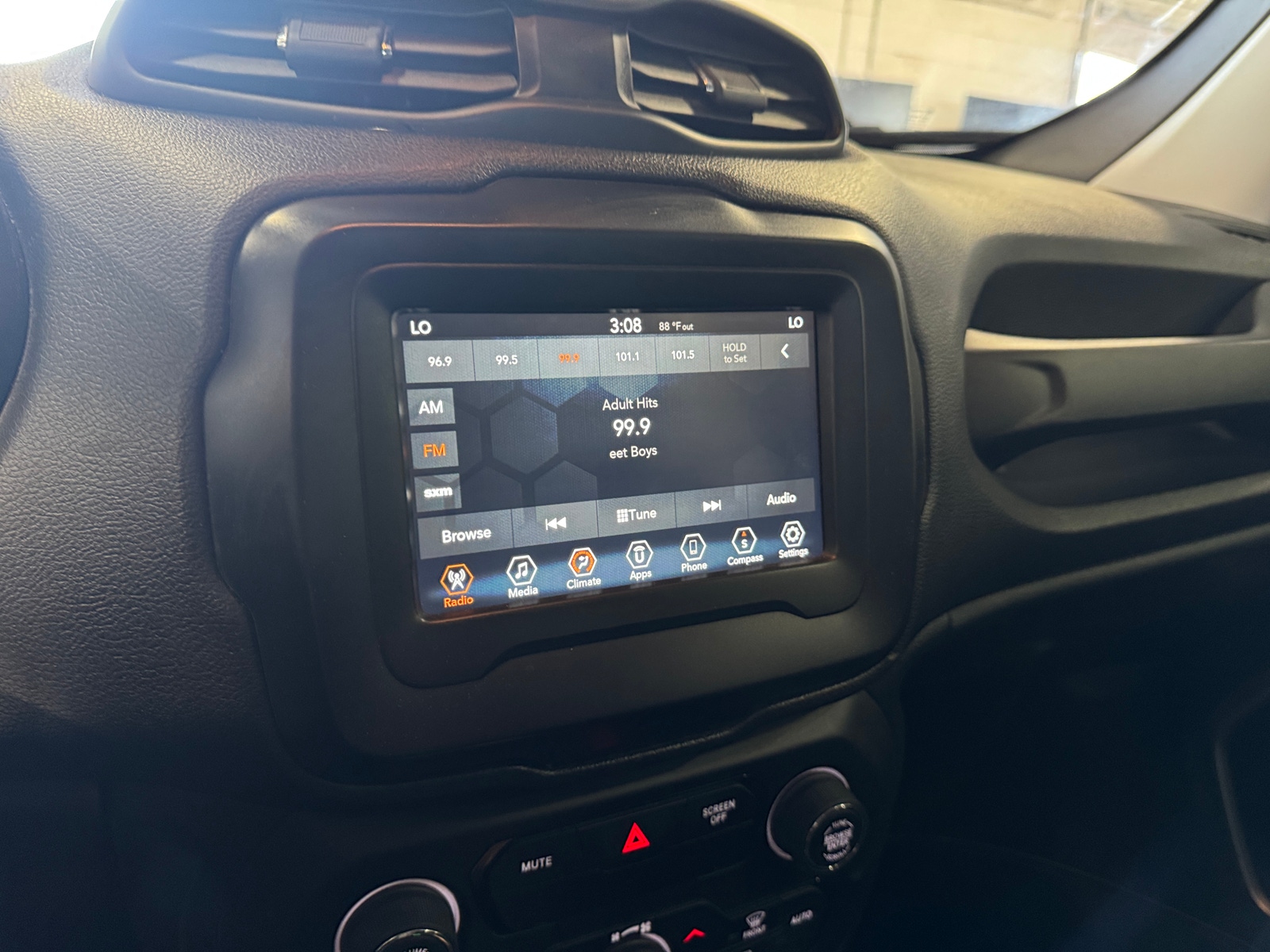 Thumbnail: 2019 Jeep Renegade - 4