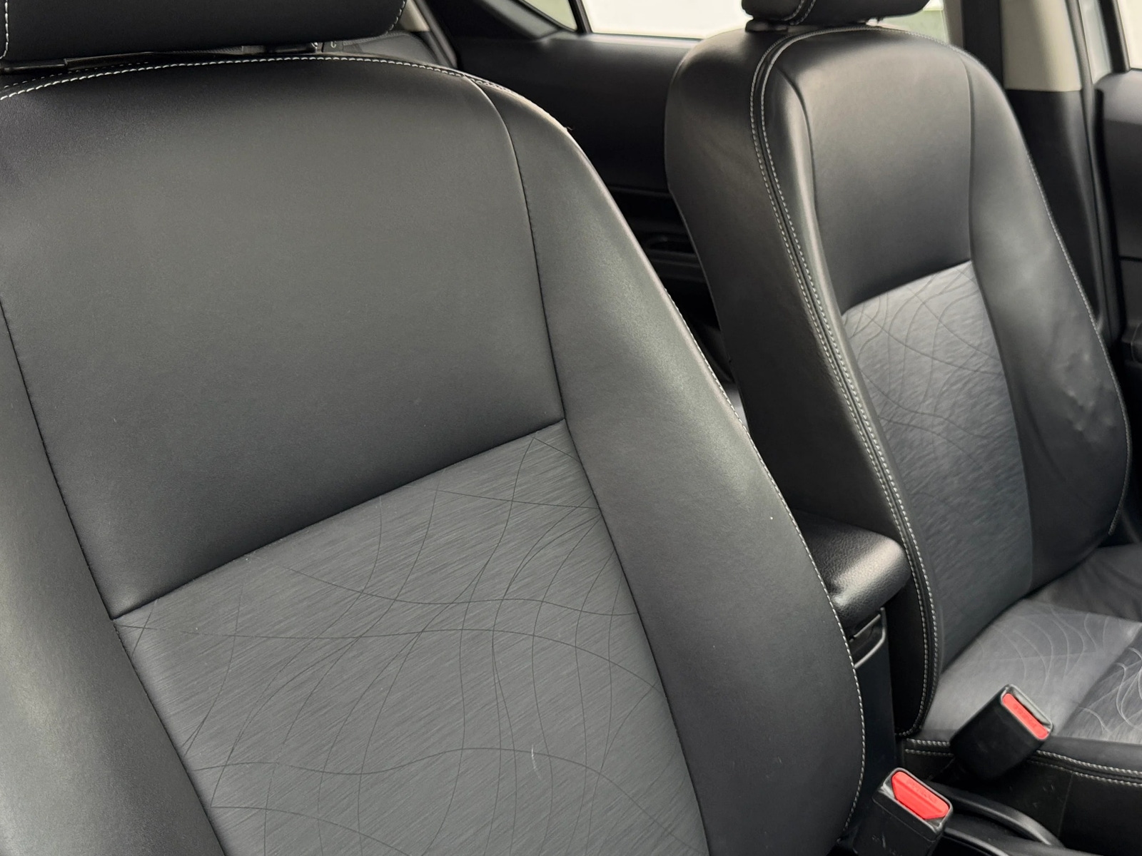 Thumbnail: 2017 Toyota Prius c - 2