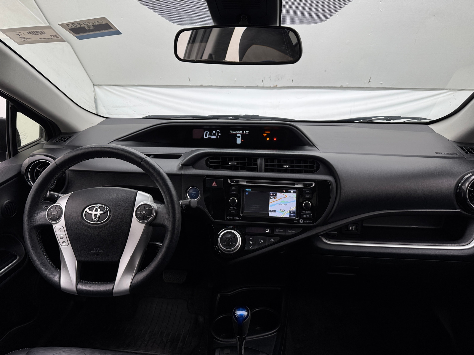Thumbnail: 2017 Toyota Prius c - 3