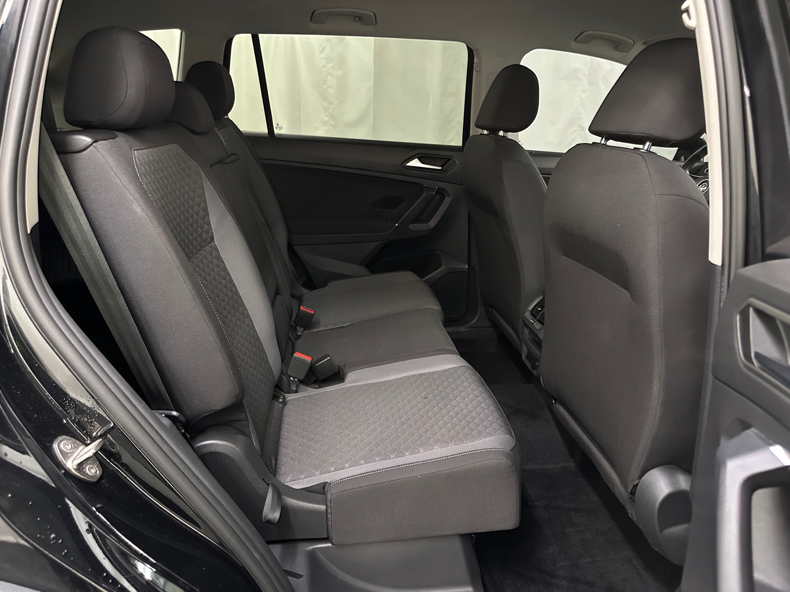 Thumbnail: 2020 Volkswagen Tiguan - 6