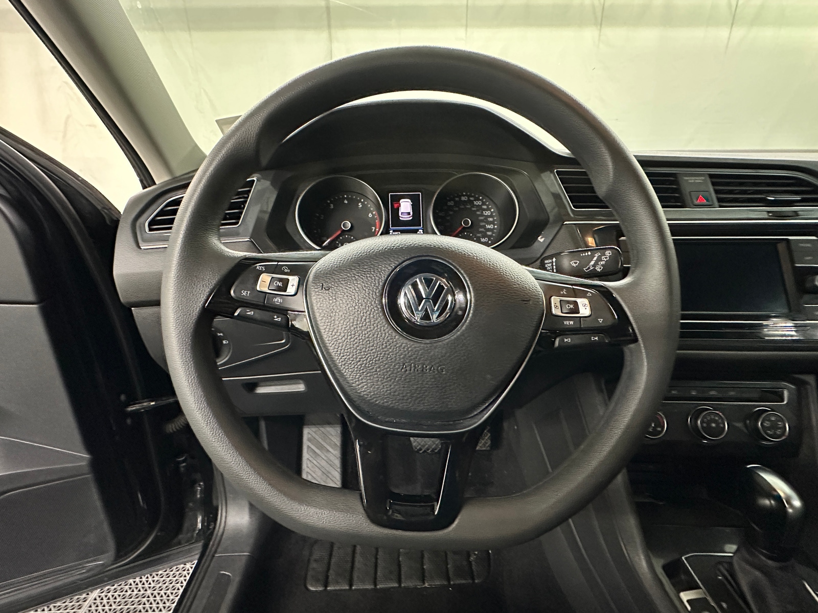 Thumbnail: 2020 Volkswagen Tiguan - 5