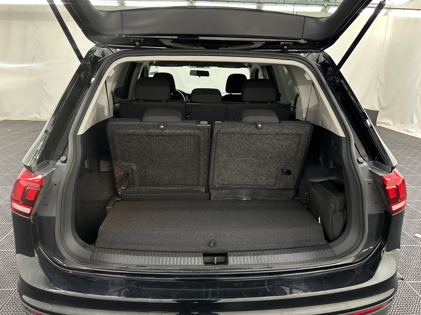 Thumbnail: 2020 Volkswagen Tiguan - 7