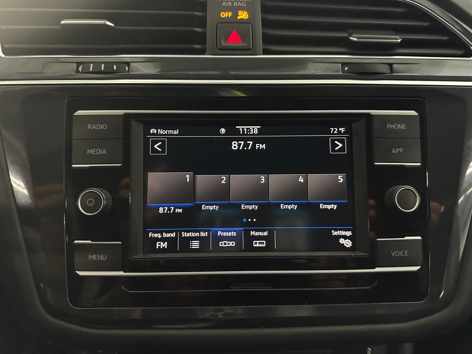 Thumbnail: 2020 Volkswagen Tiguan - 4