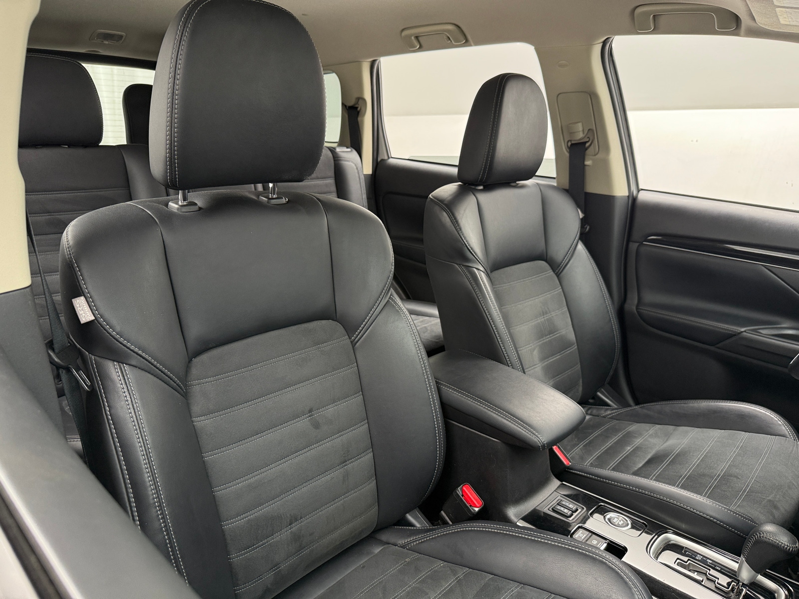 Thumbnail: 2019 Mitsubishi Outlander - 2