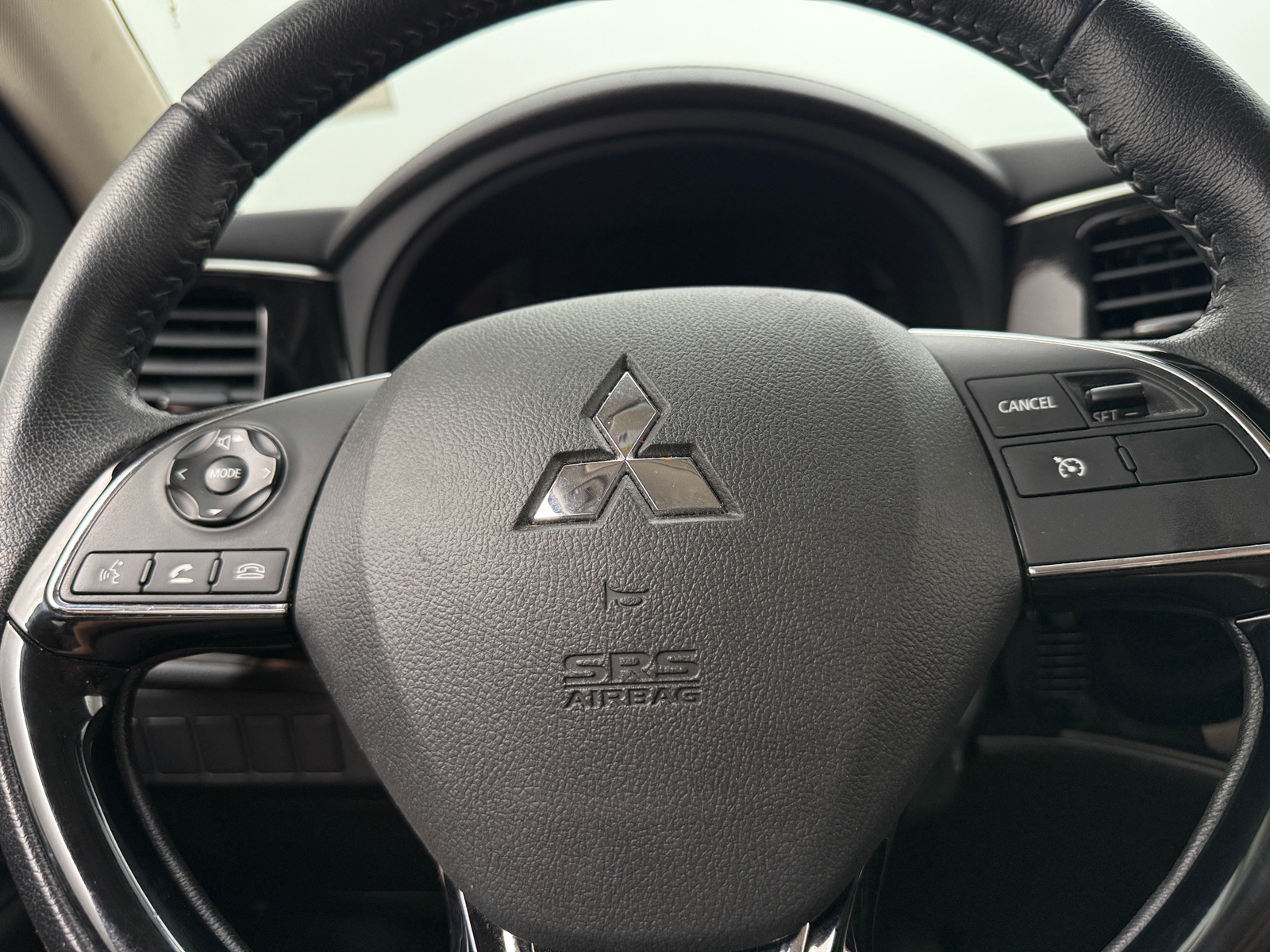 Thumbnail: 2019 Mitsubishi Outlander - 5