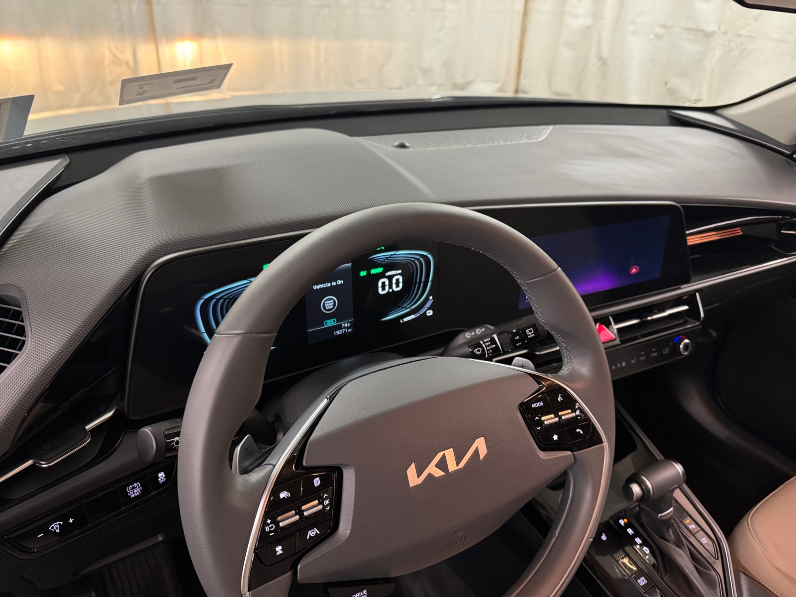 Thumbnail: 2024 Kia Niro - 3