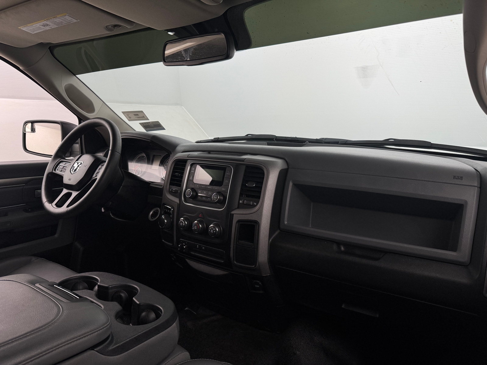 Thumbnail: 2019 RAM 1500 Classic - 3