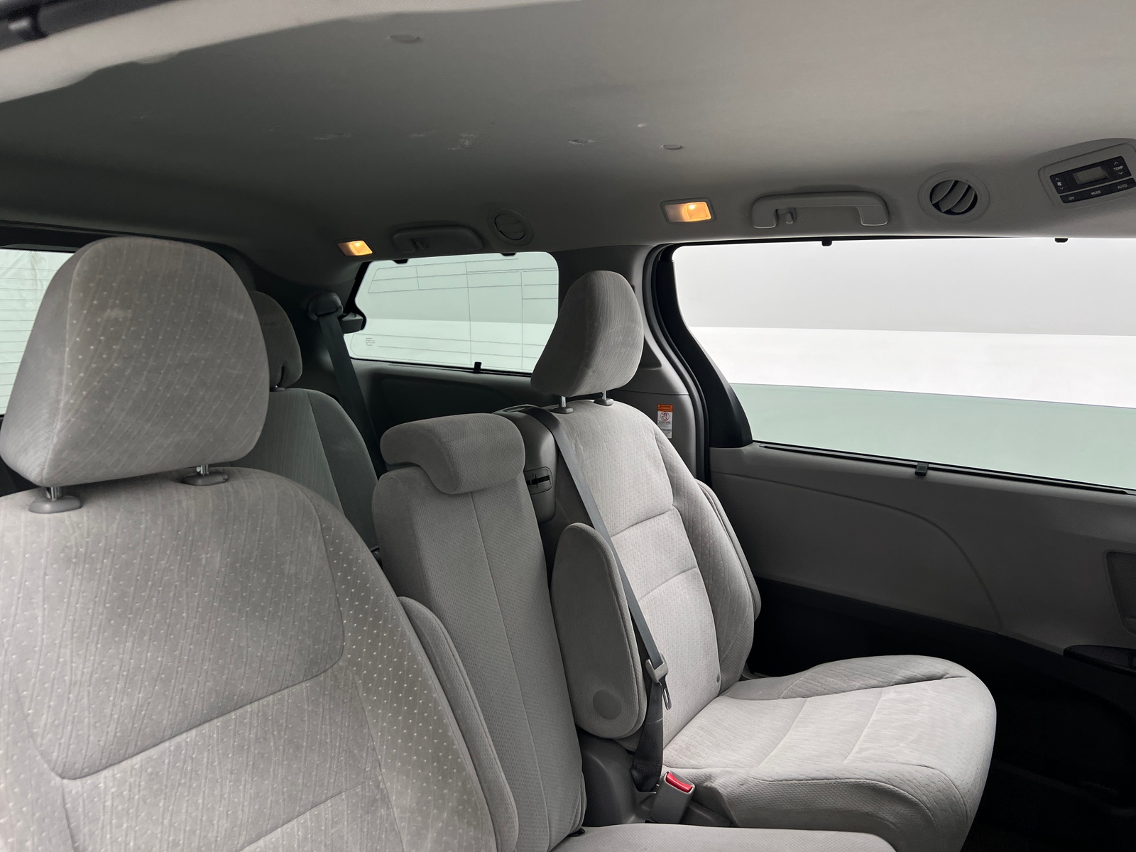 Thumbnail: 2017 Toyota Sienna - 6