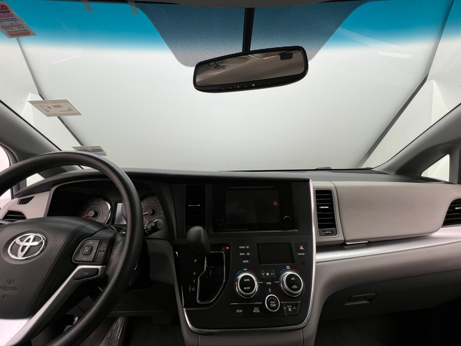 Thumbnail: 2017 Toyota Sienna - 3