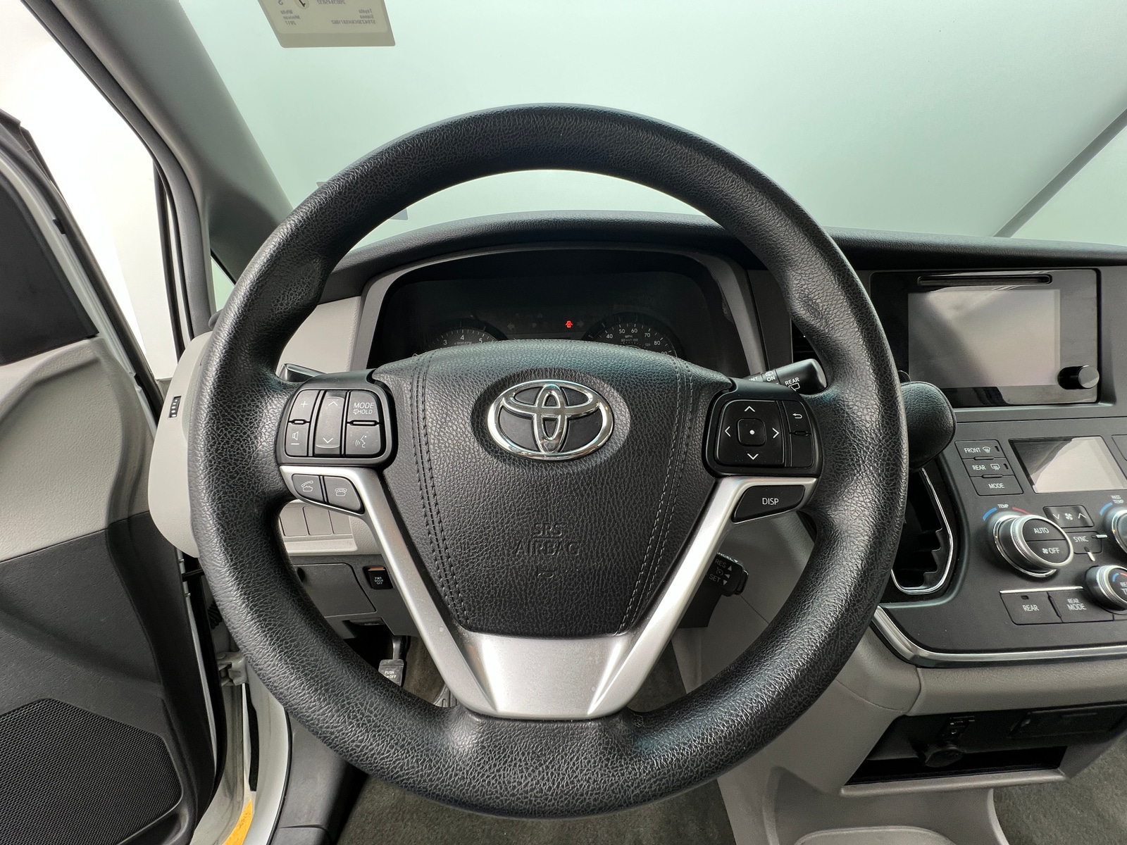 Thumbnail: 2017 Toyota Sienna - 5