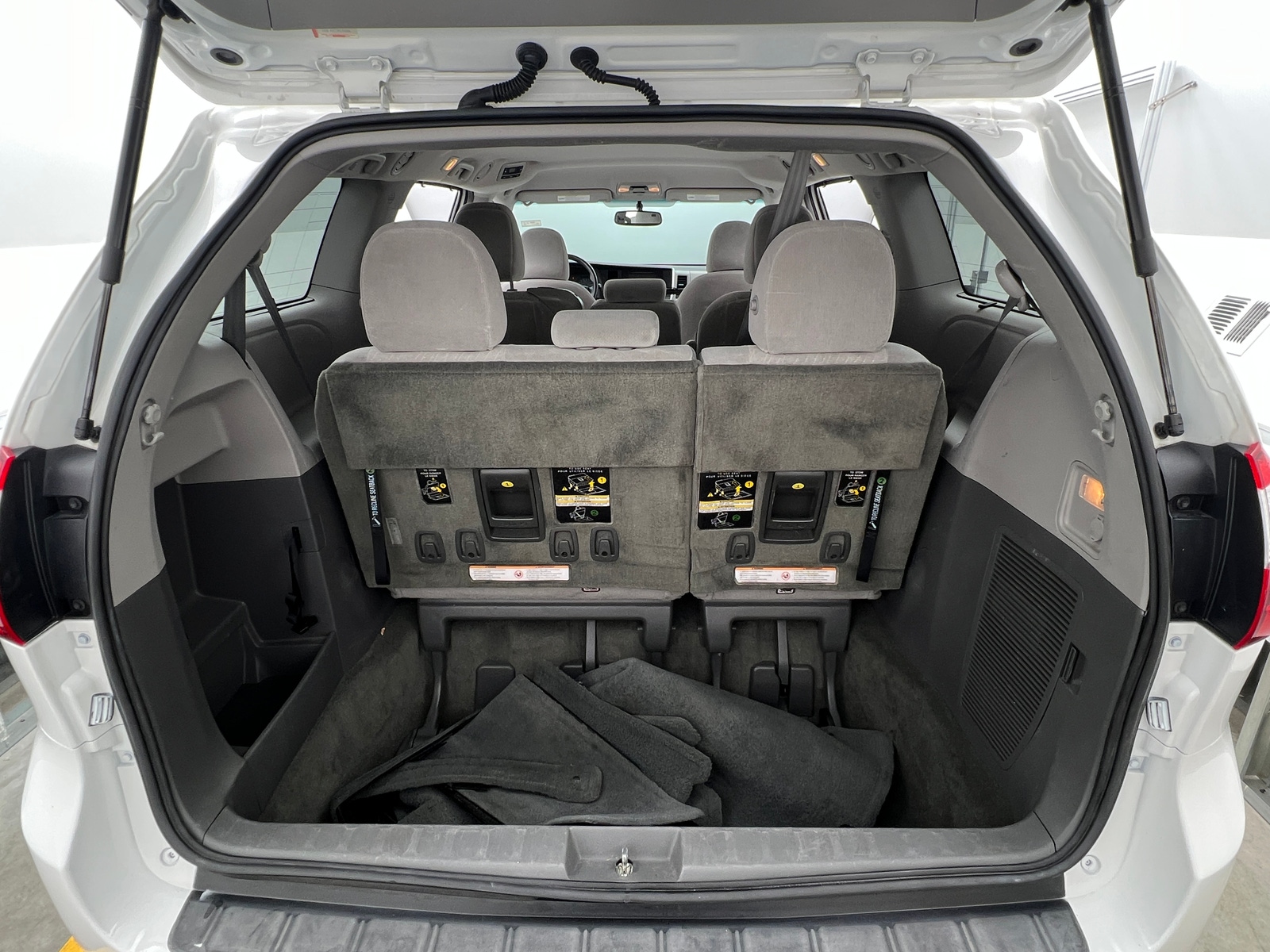 Thumbnail: 2017 Toyota Sienna - 7