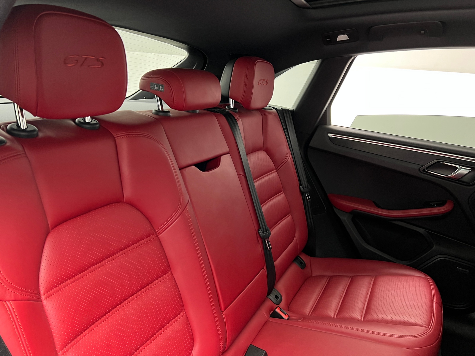 Thumbnail: 2017 Porsche Macan - 5
