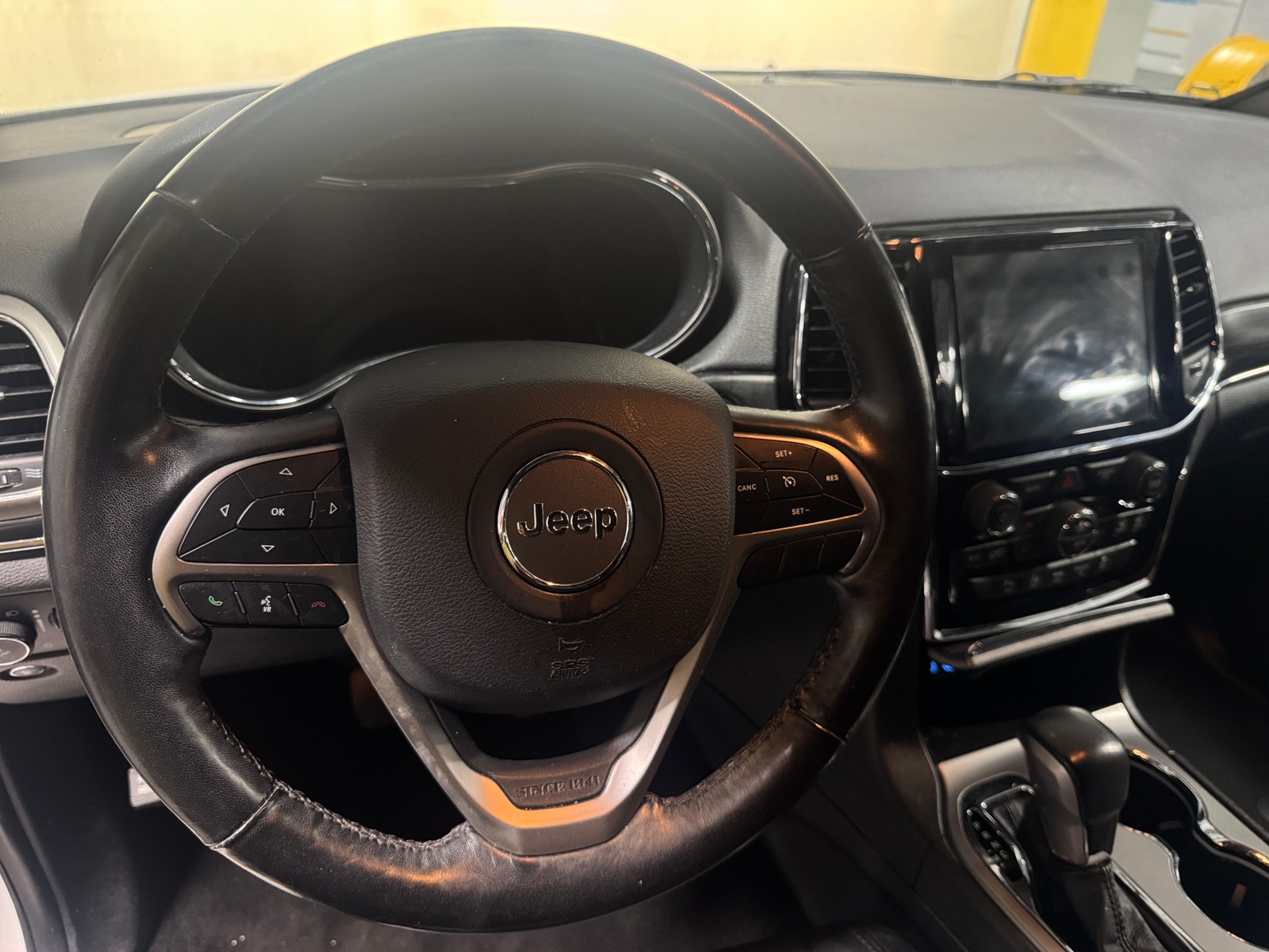 Thumbnail: 2020 Jeep Grand Cherokee - 4