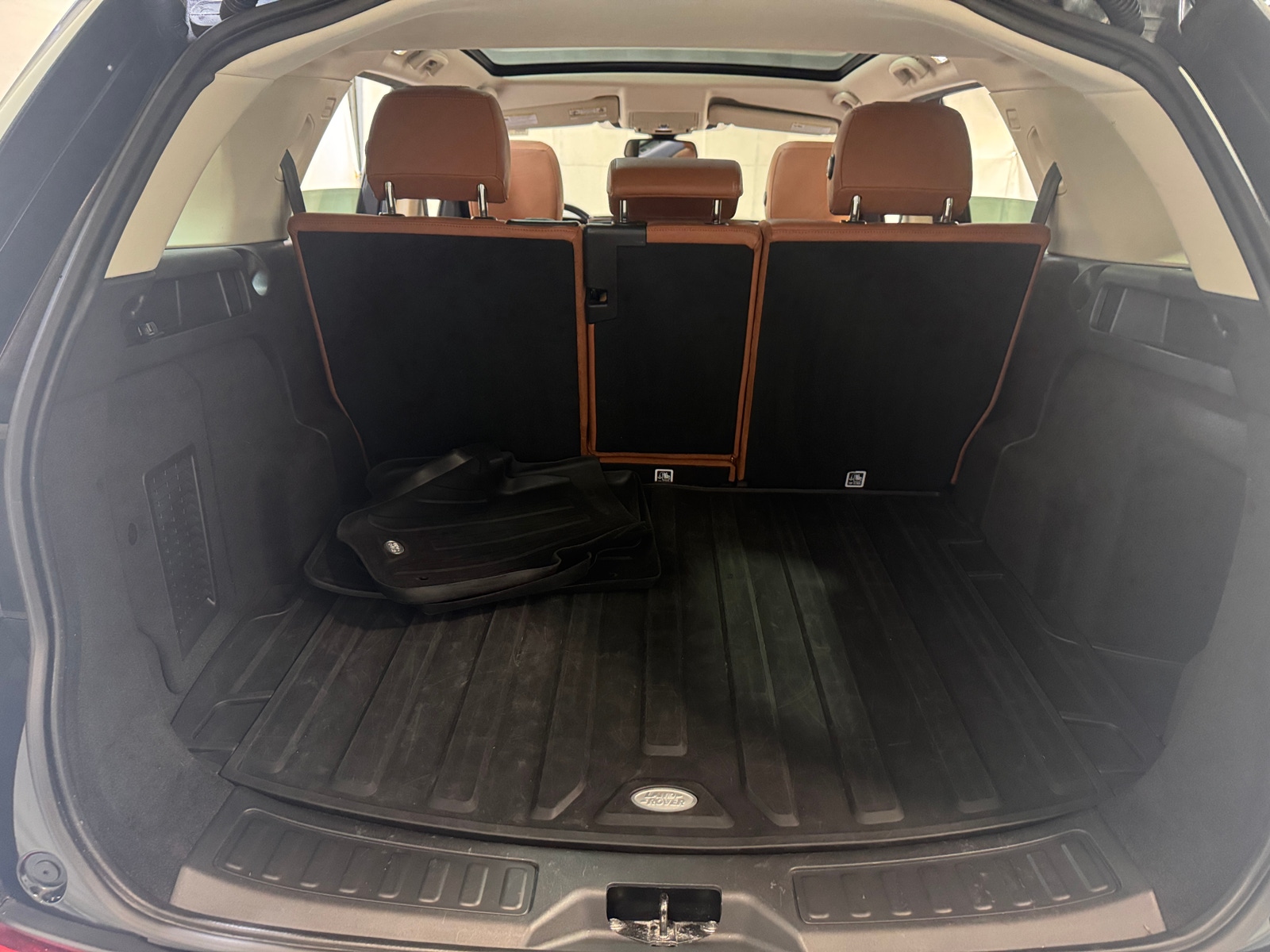 Thumbnail: 2017 Land Rover Discovery Sport - 6