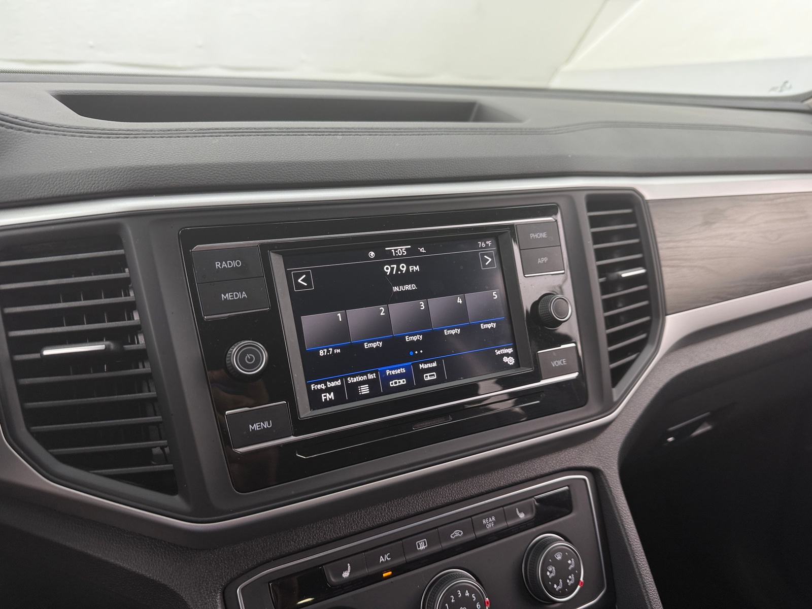 Thumbnail: 2023 Volkswagen Atlas - 3