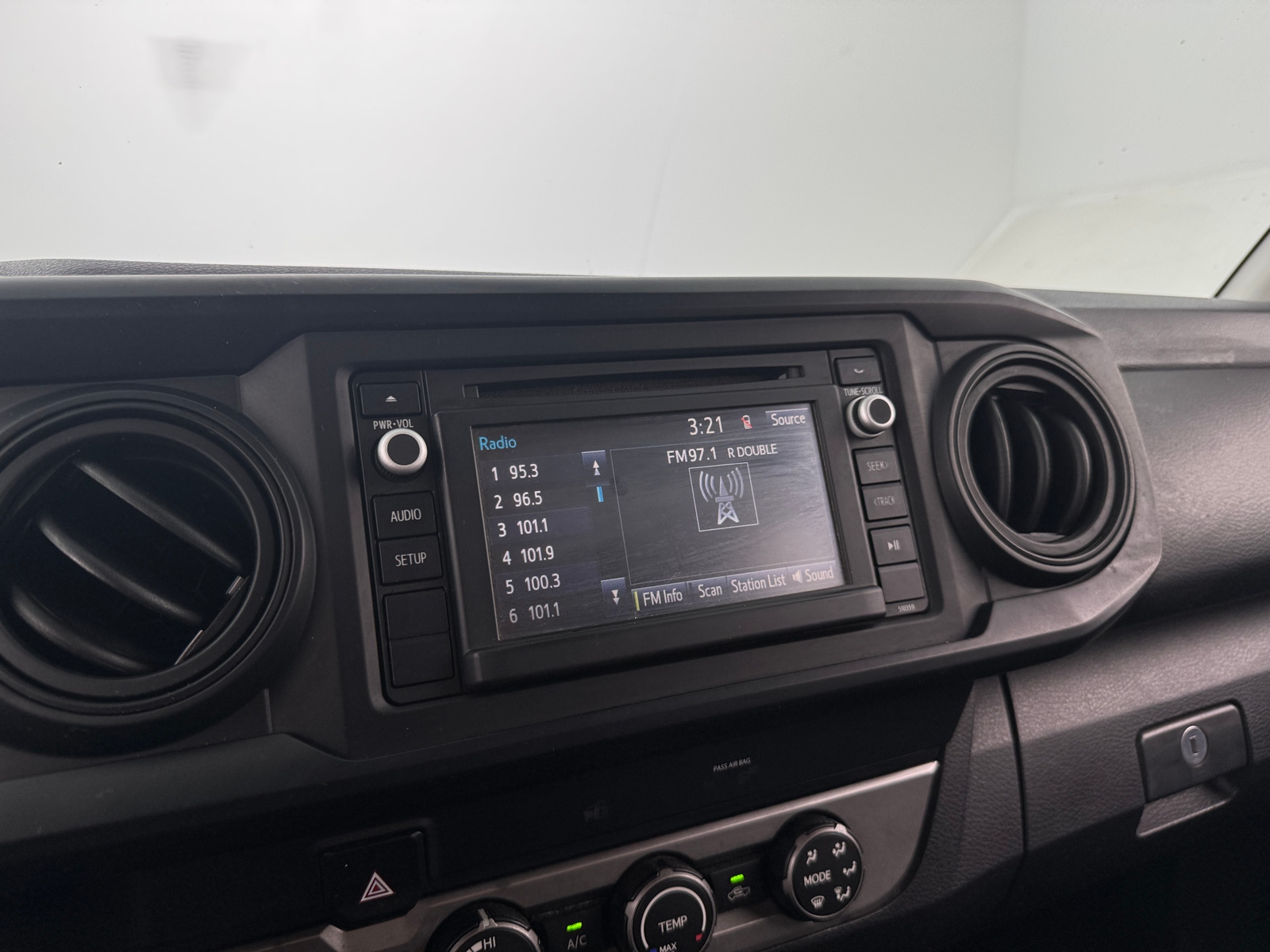 Thumbnail: 2019 Toyota Tacoma - 4