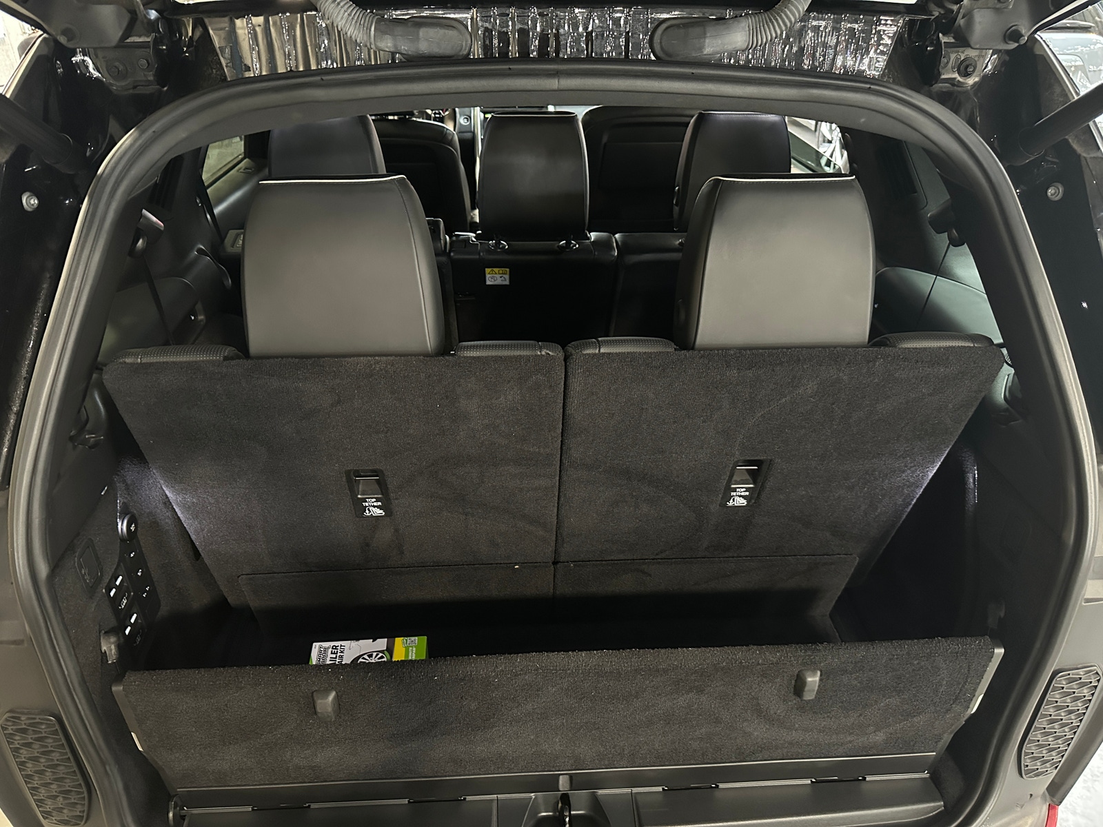 Thumbnail: 2019 Land Rover Discovery - 6