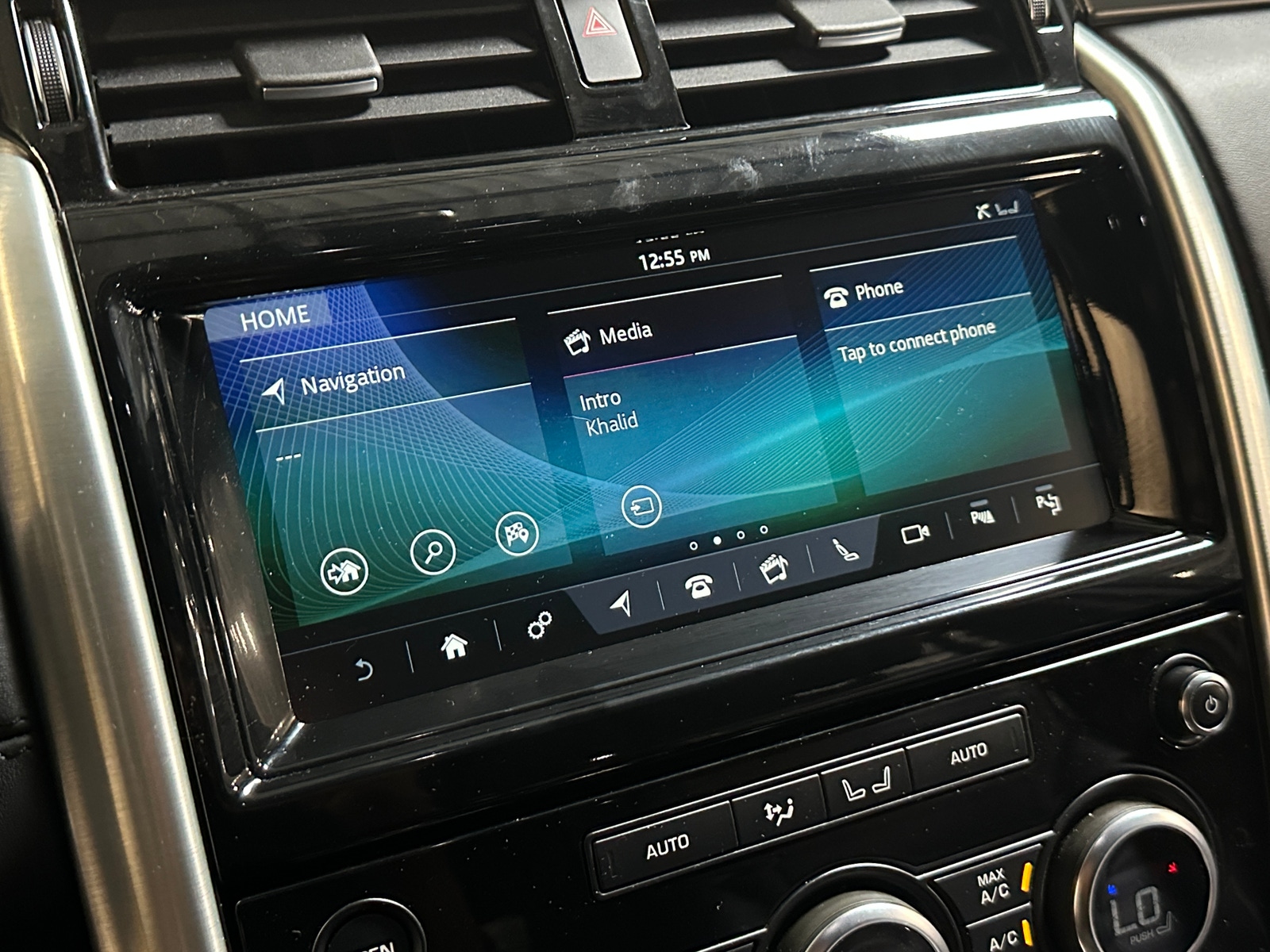 Thumbnail: 2019 Land Rover Discovery - 3