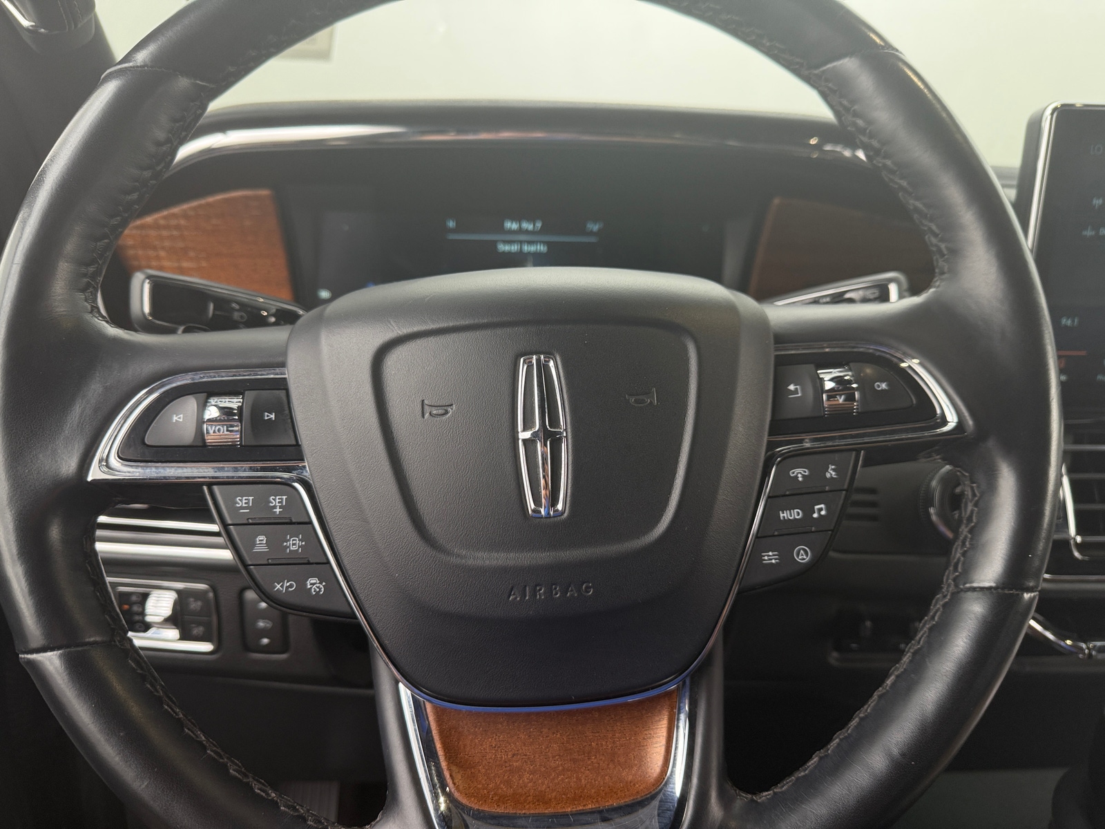 Thumbnail: 2022 Lincoln Navigator L - 4